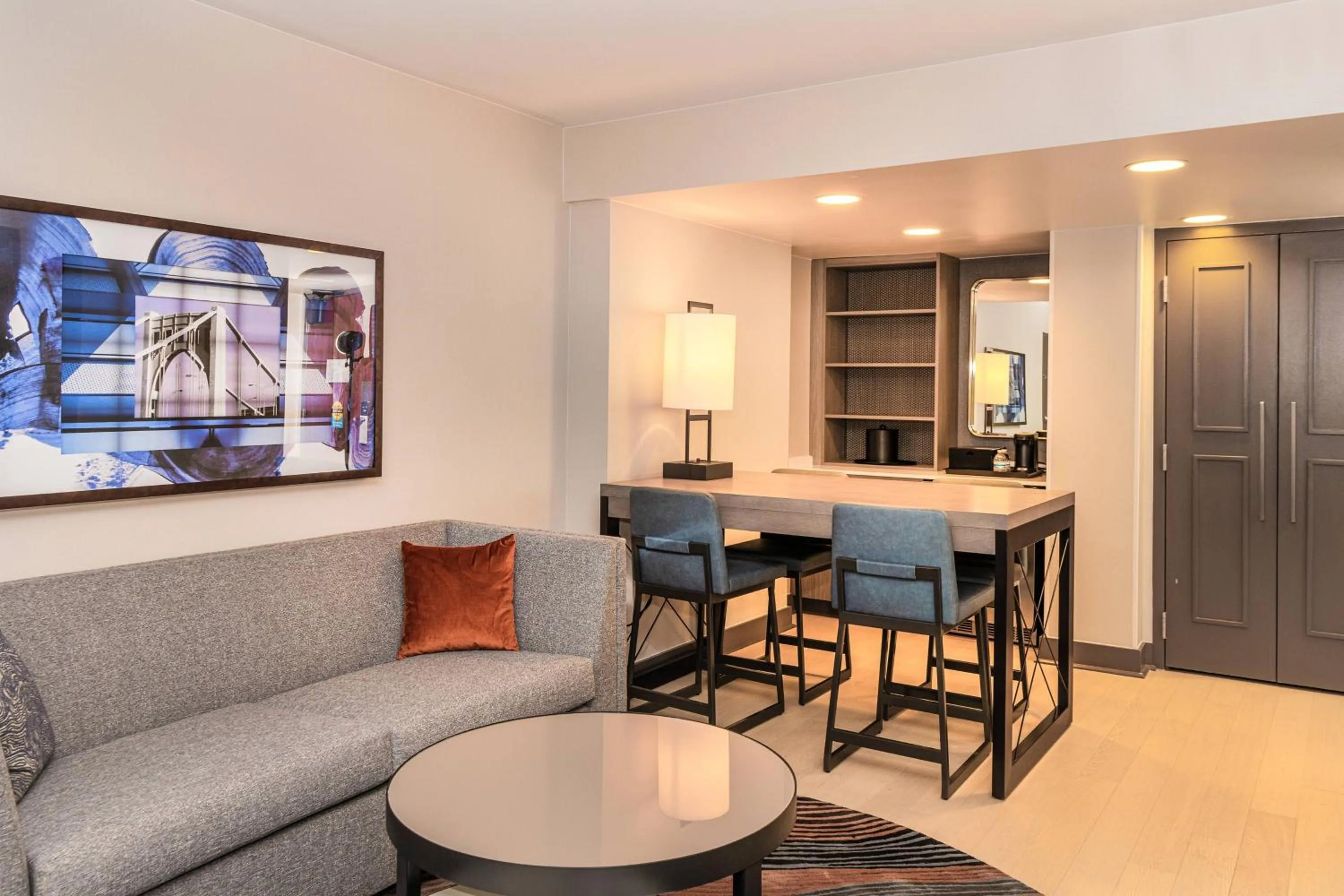 Living room in Pittsburgh Airport Marriott