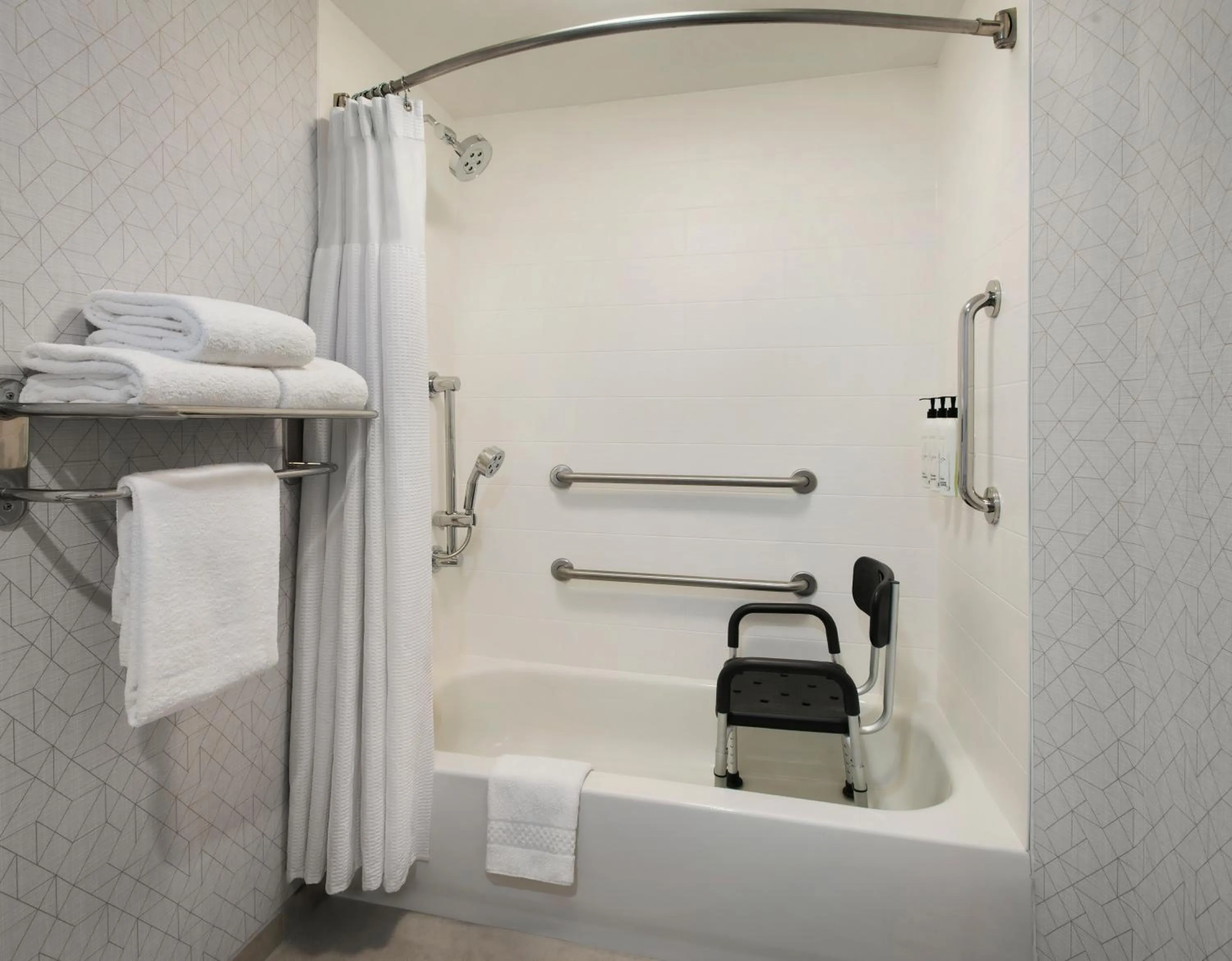 Bath in SpringHill Suites Pittsburgh Mills