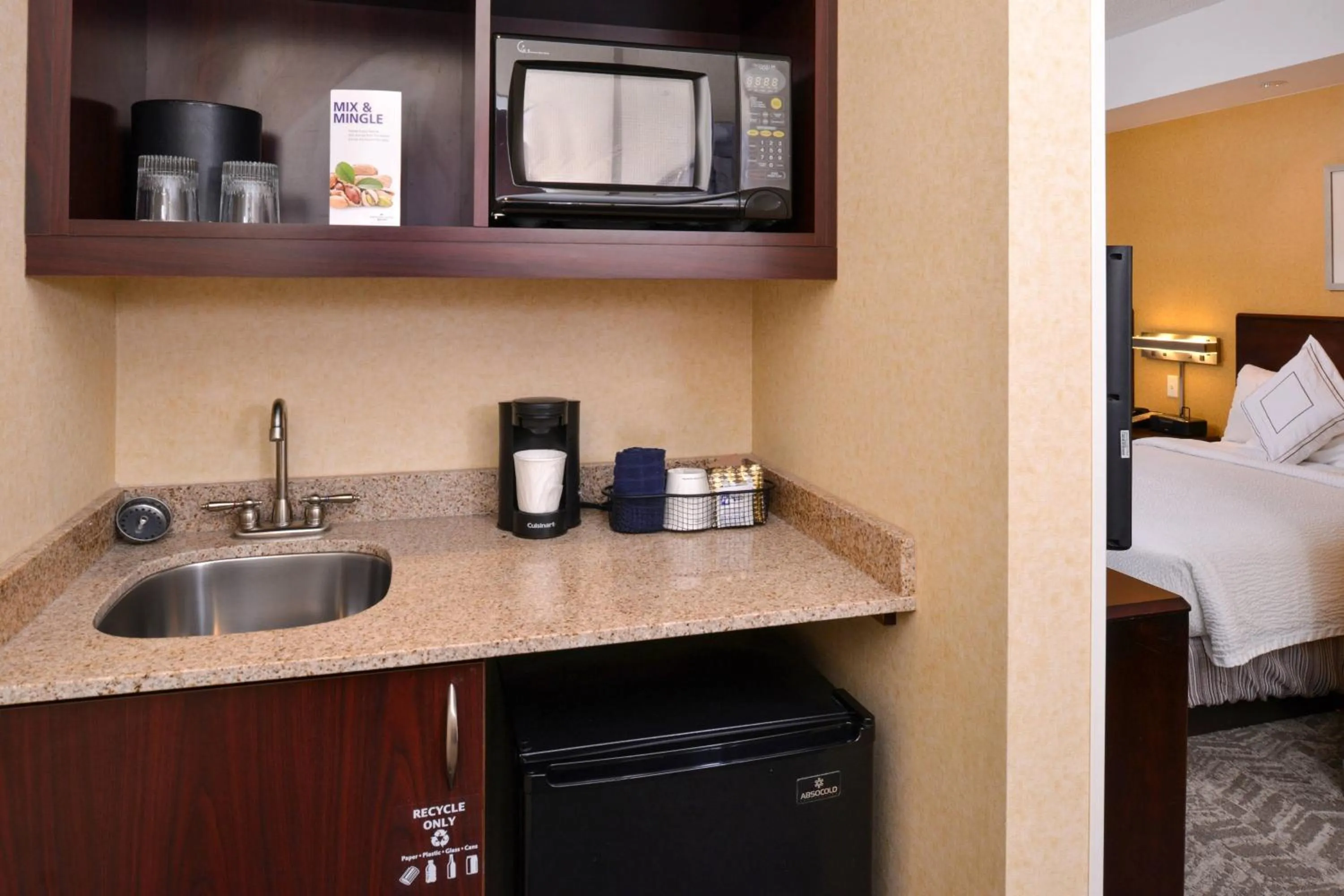 Lounge or bar, Bed in SpringHill Suites Pittsburgh Mills