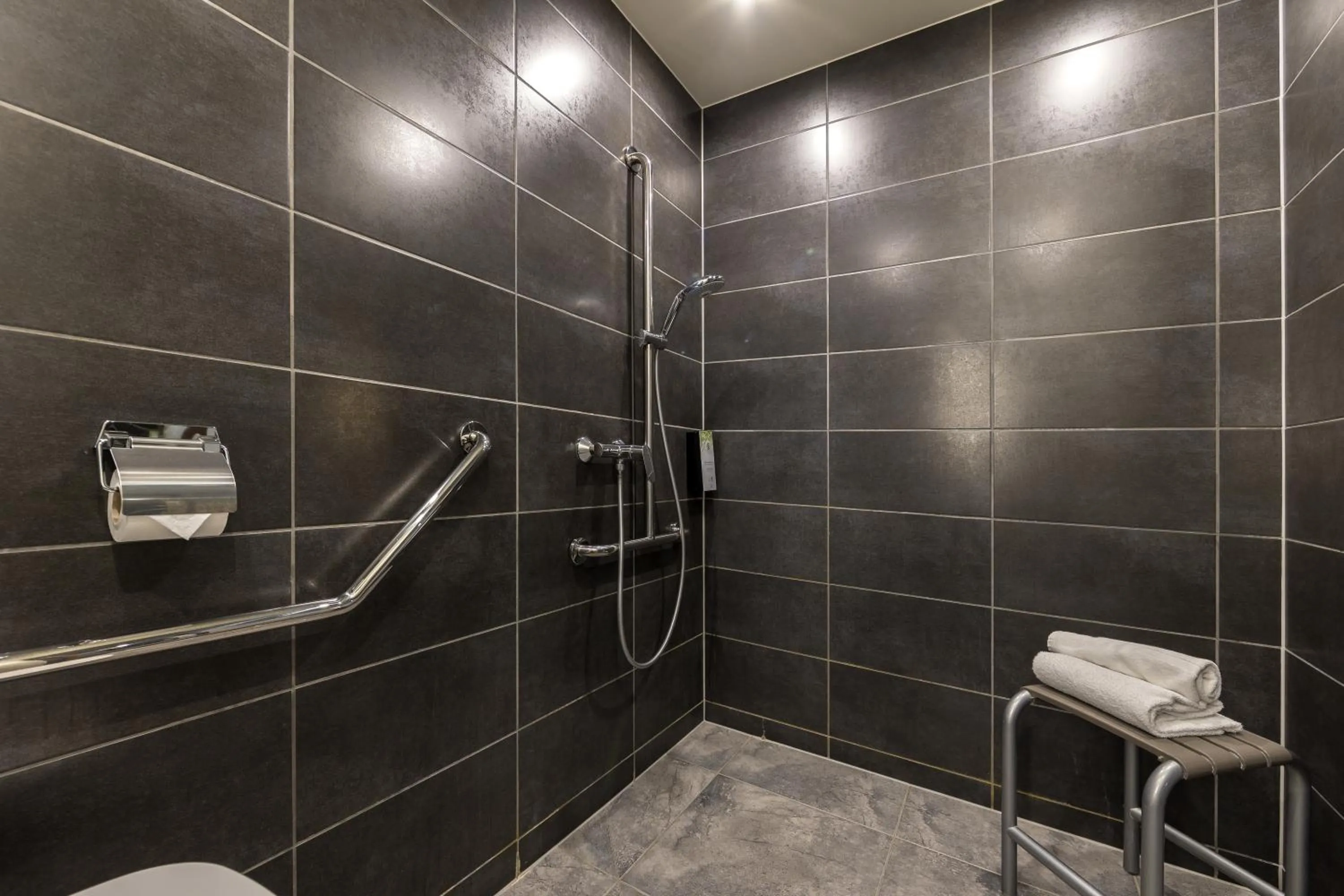 Shower in Campanile Le Mans Centre - Gare