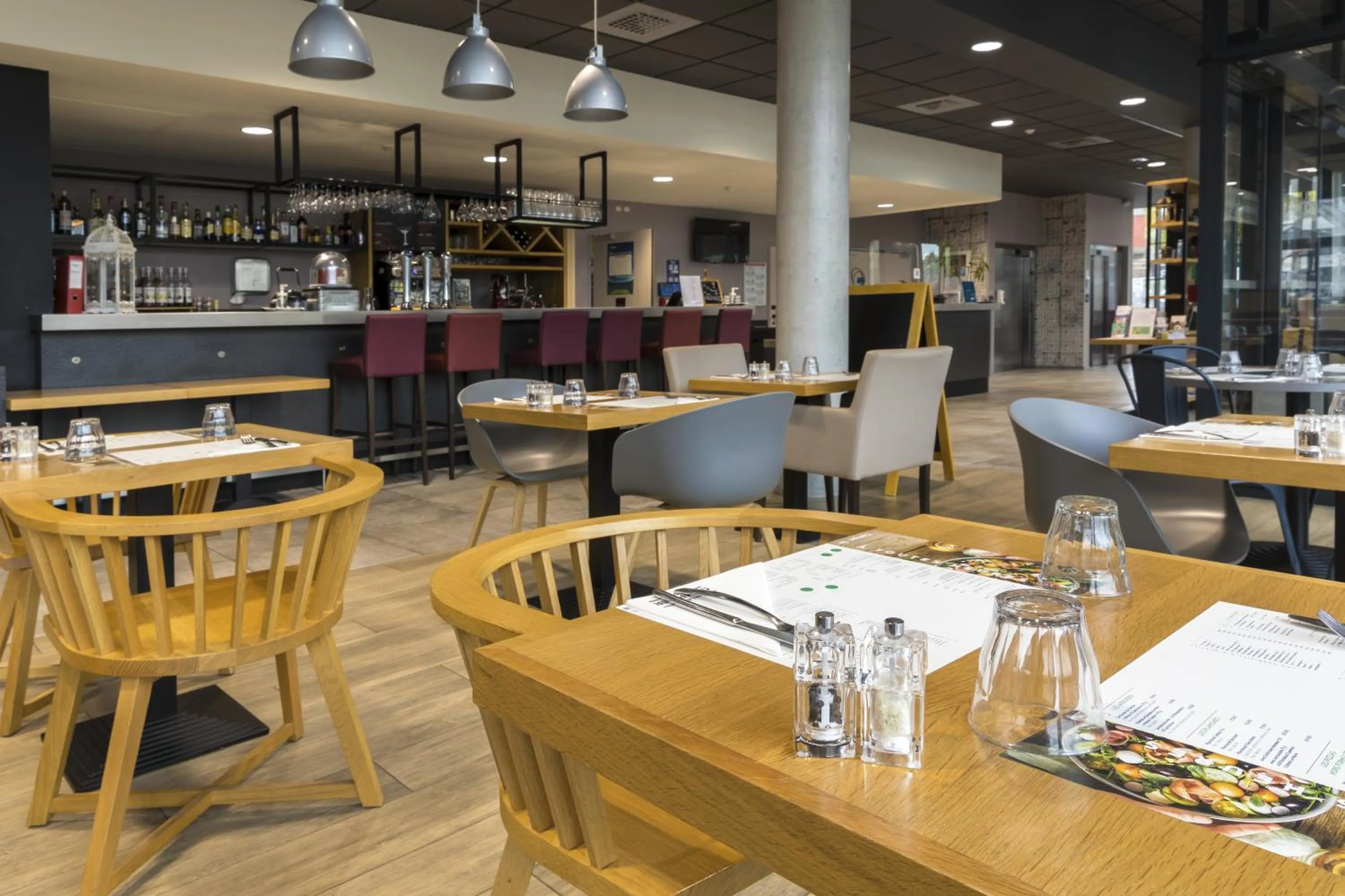 Restaurant/places to eat in Campanile Le Mans Centre - Gare