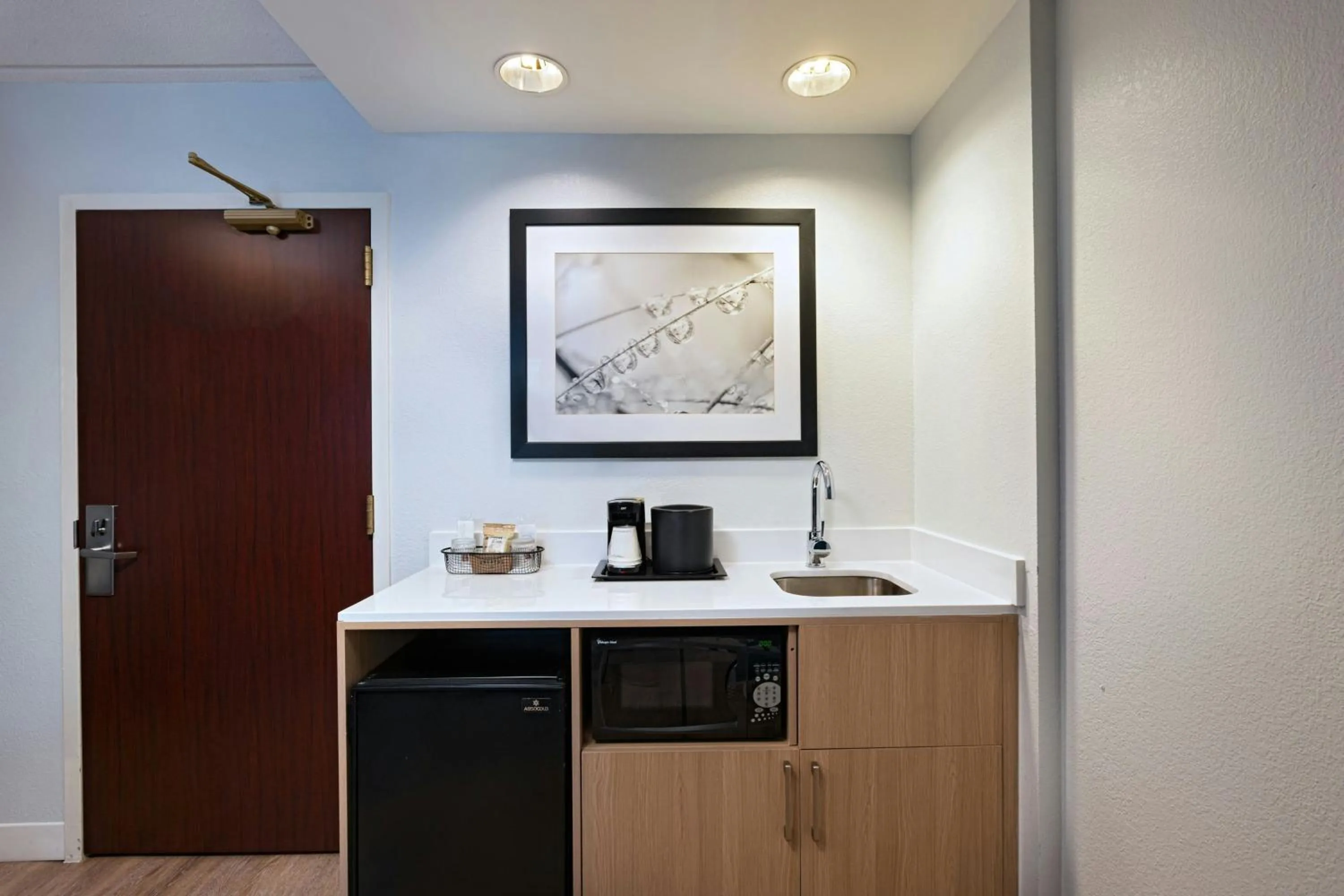 Photo of the whole room in SpringHill Suites by Marriott Pittsburgh Washington