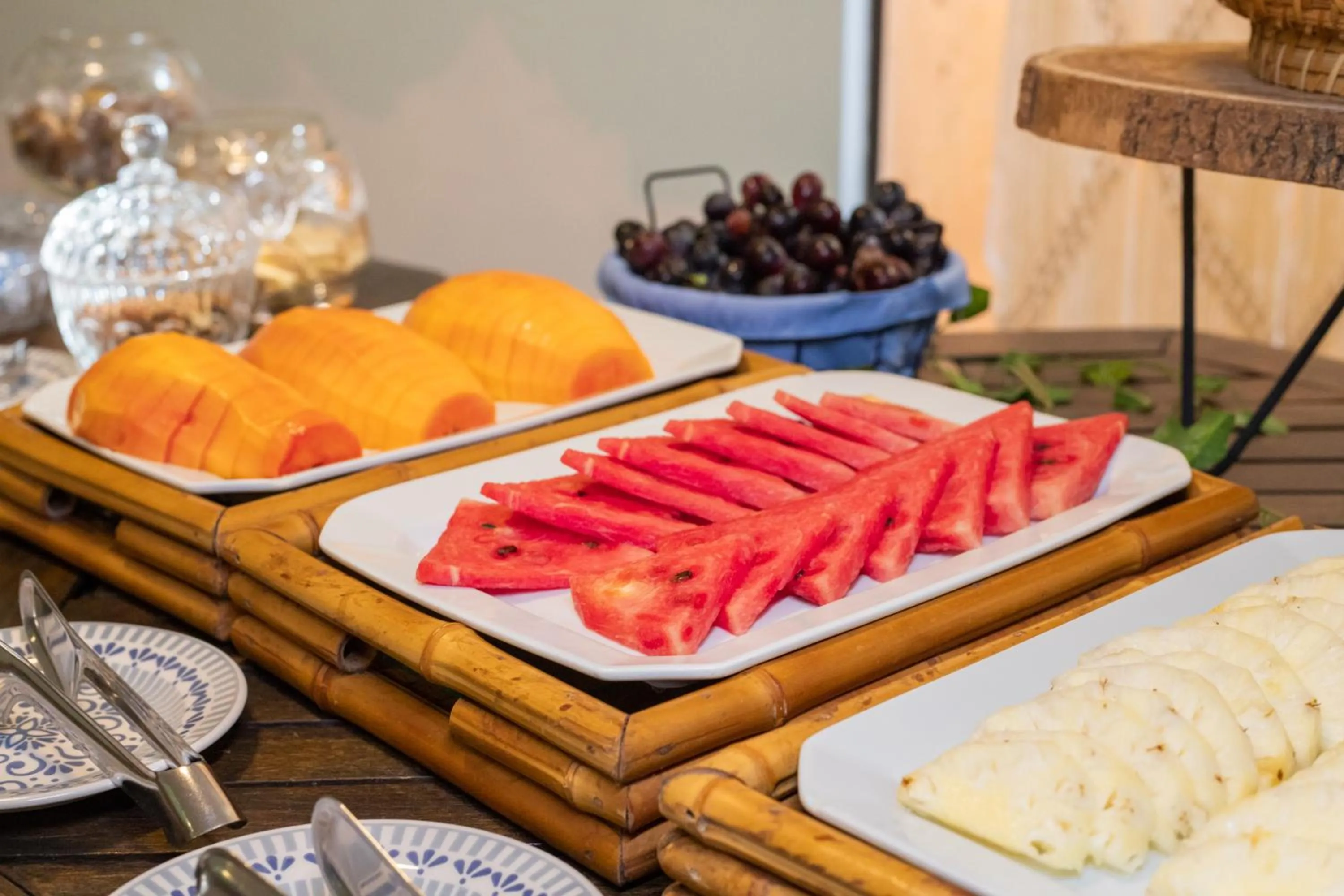 Buffet breakfast in Pousada Vila do Dengo