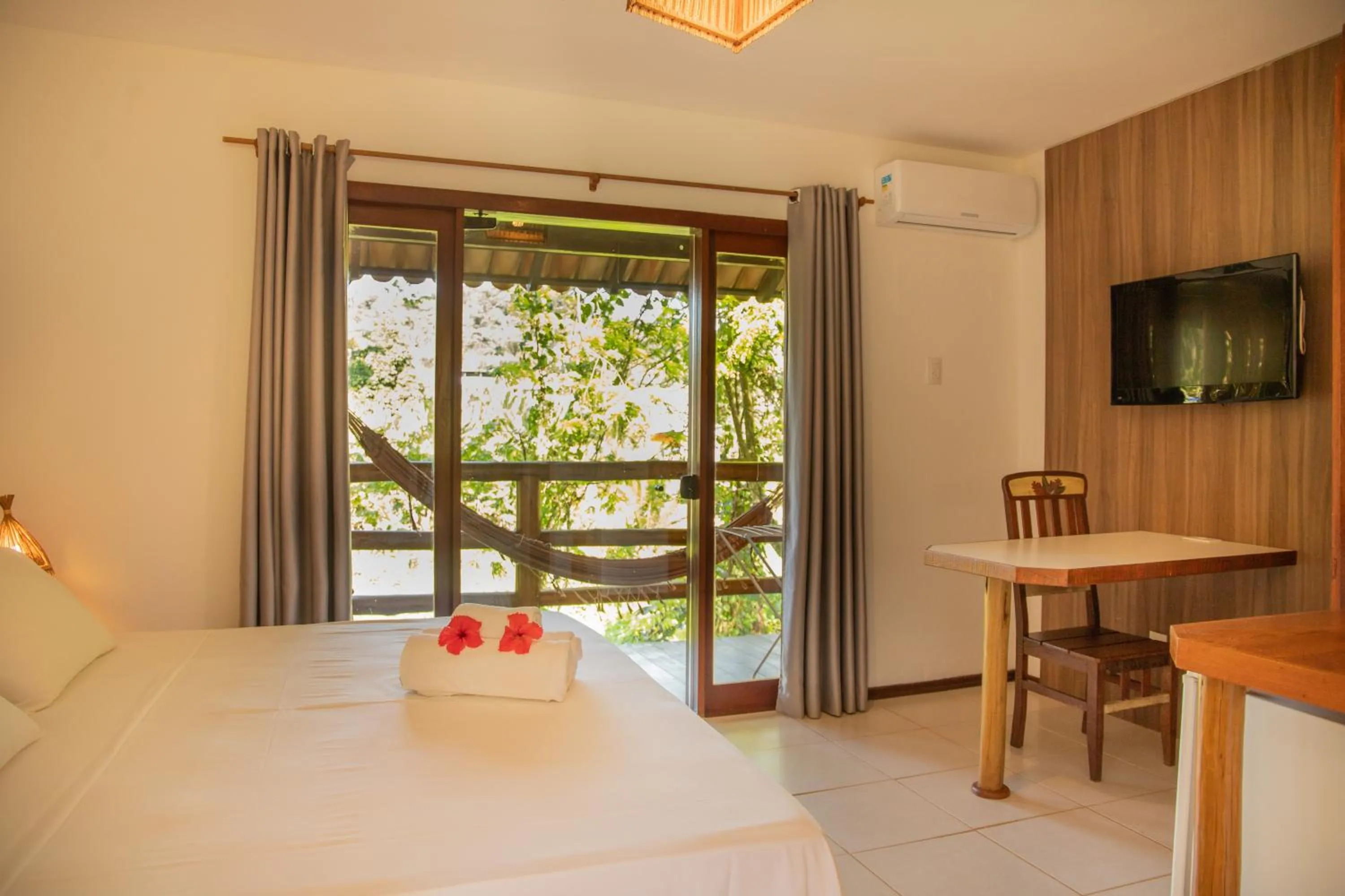 View (from property/room), Bed in Pousada Vila do Dengo