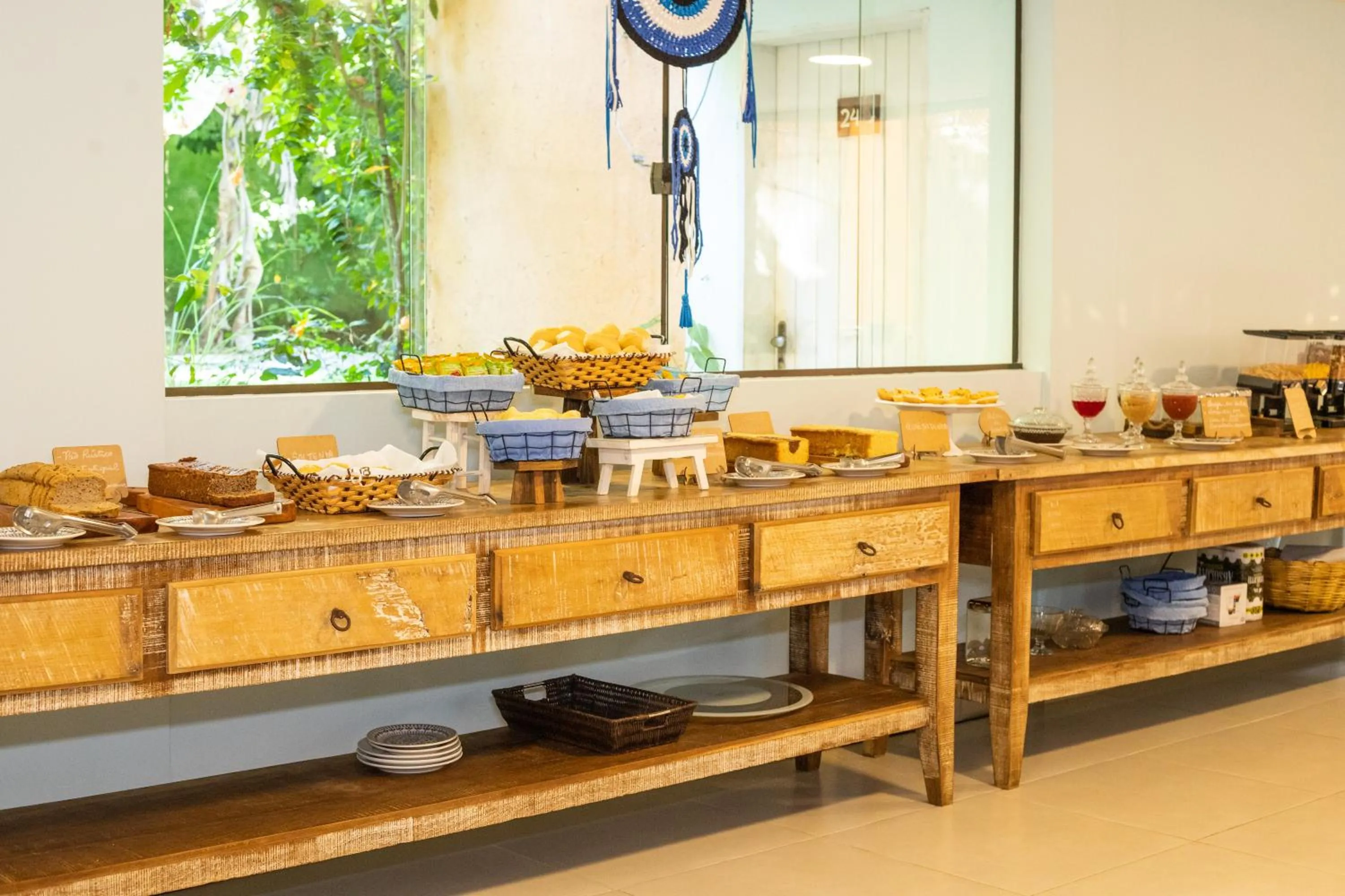 Buffet breakfast in Pousada Vila do Dengo