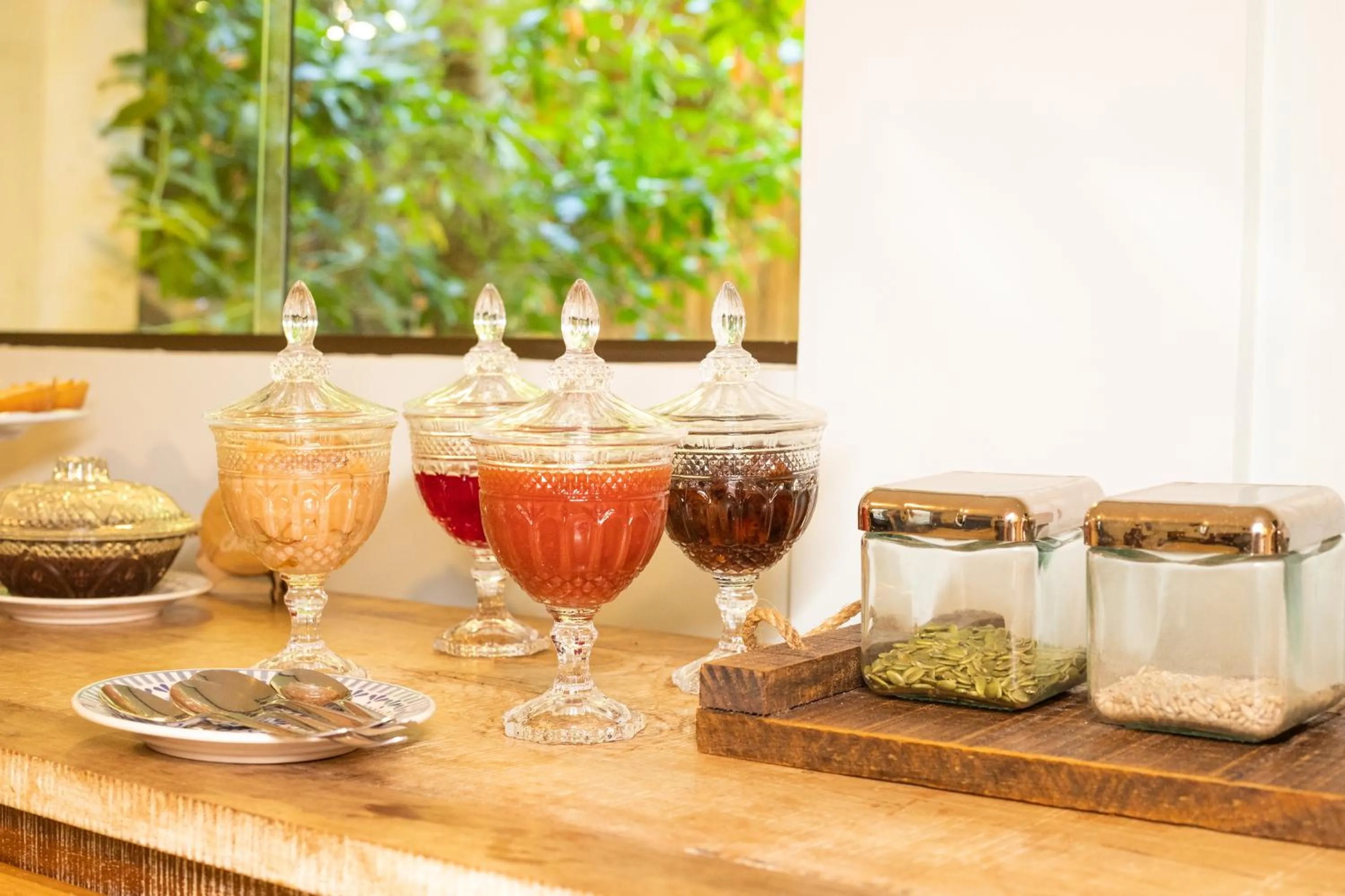 Buffet breakfast in Pousada Vila do Dengo