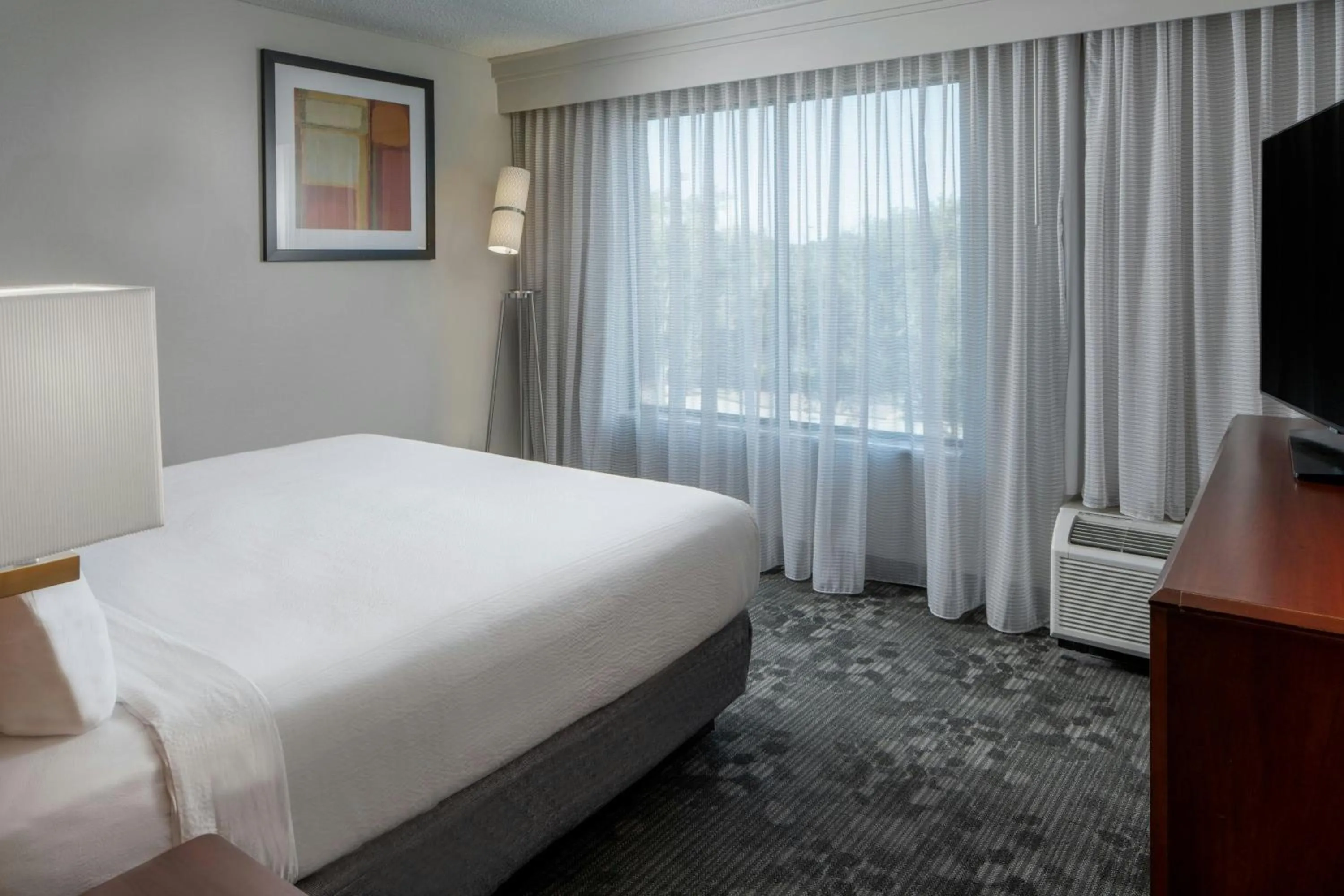 Photo of the whole room, Bed in Courtyard Gulf Shores Craft Farms