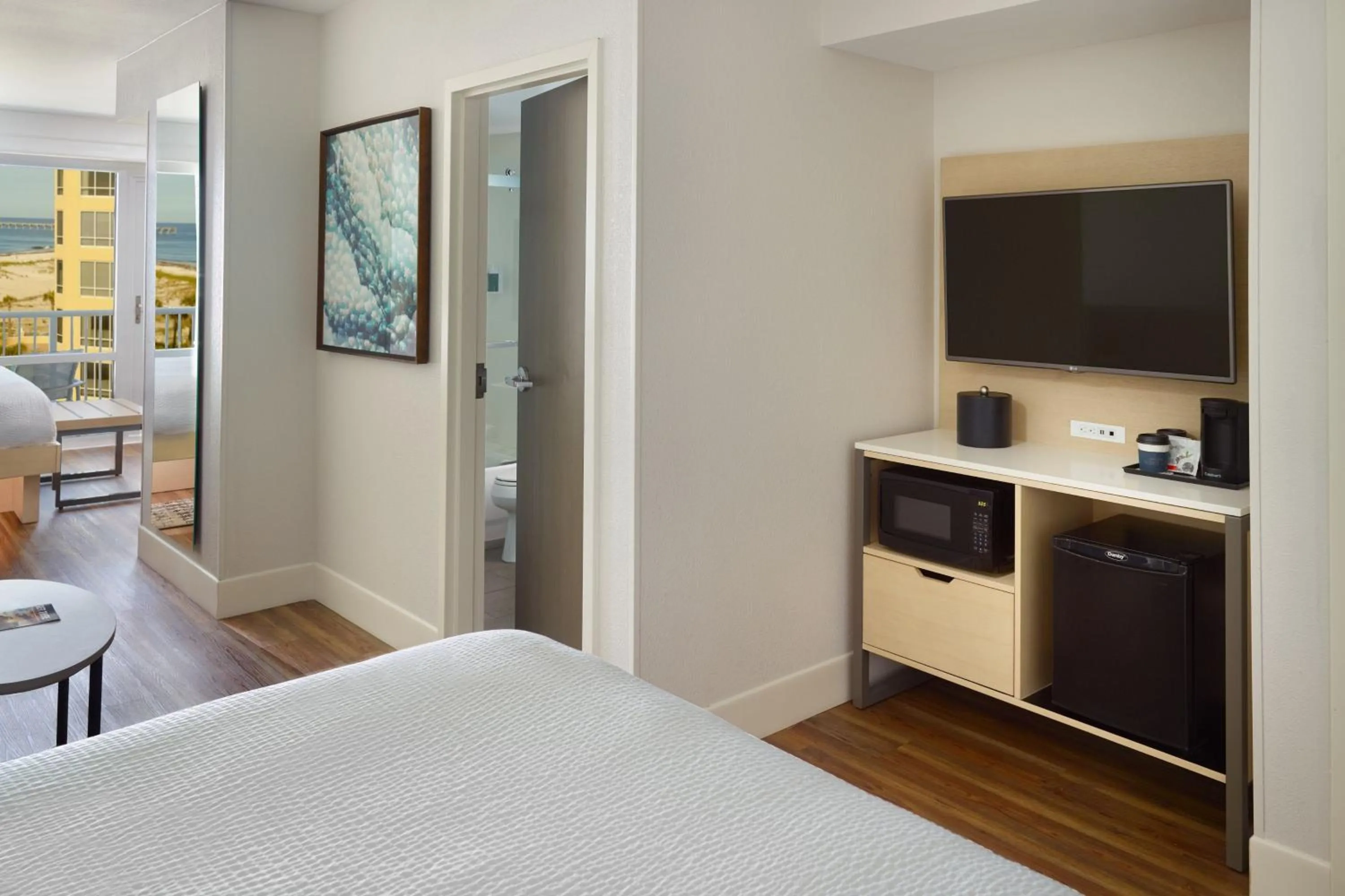 Kitchen or kitchenette, Bed in SpringHill Suites by Marriott Pensacola Beach