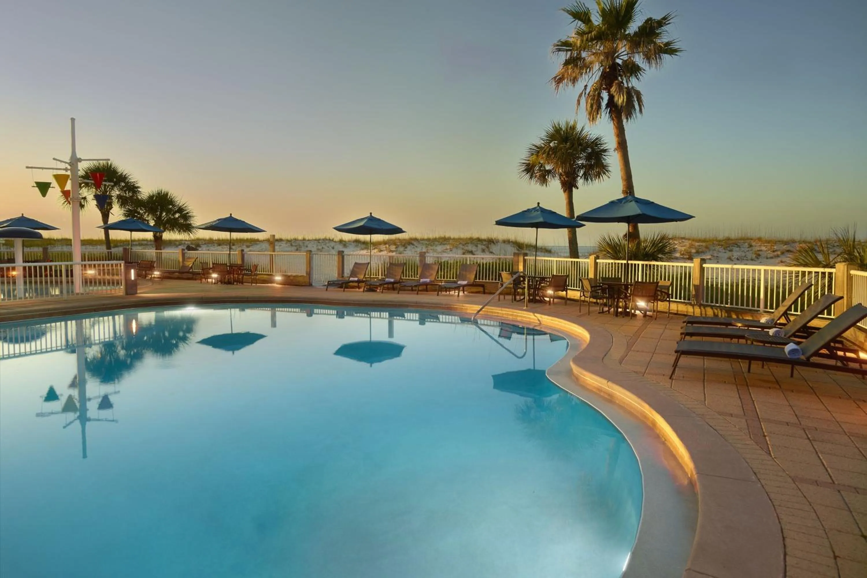 Swimming pool in SpringHill Suites by Marriott Pensacola Beach