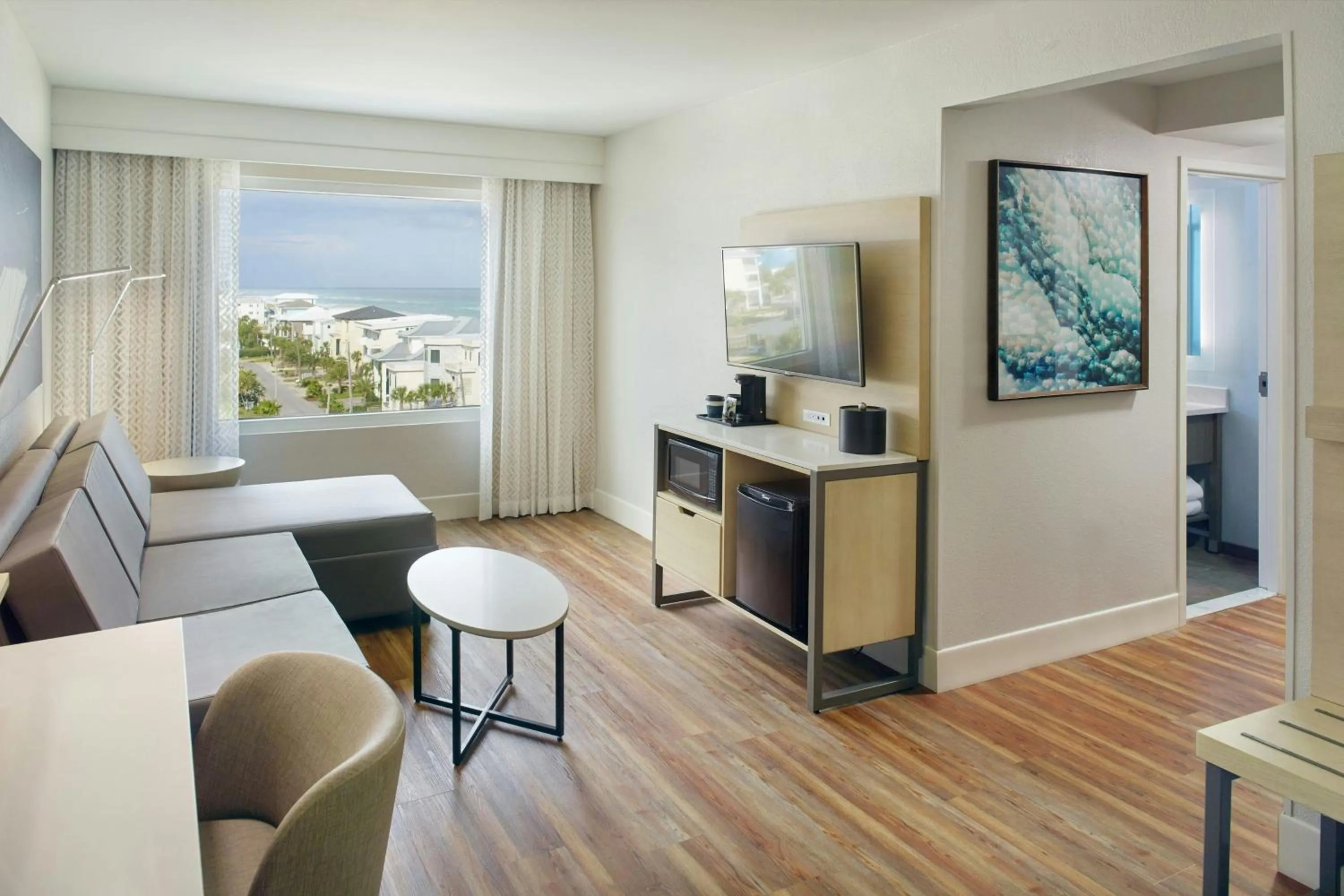 Living room in SpringHill Suites by Marriott Pensacola Beach