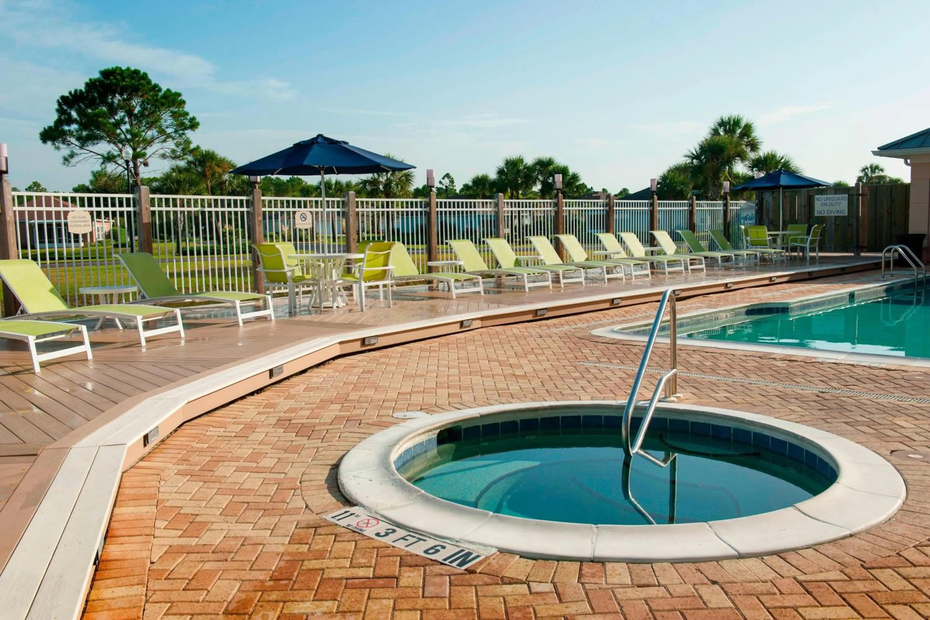 Swimming pool in Fairfield Inn & Suites Orange Beach
