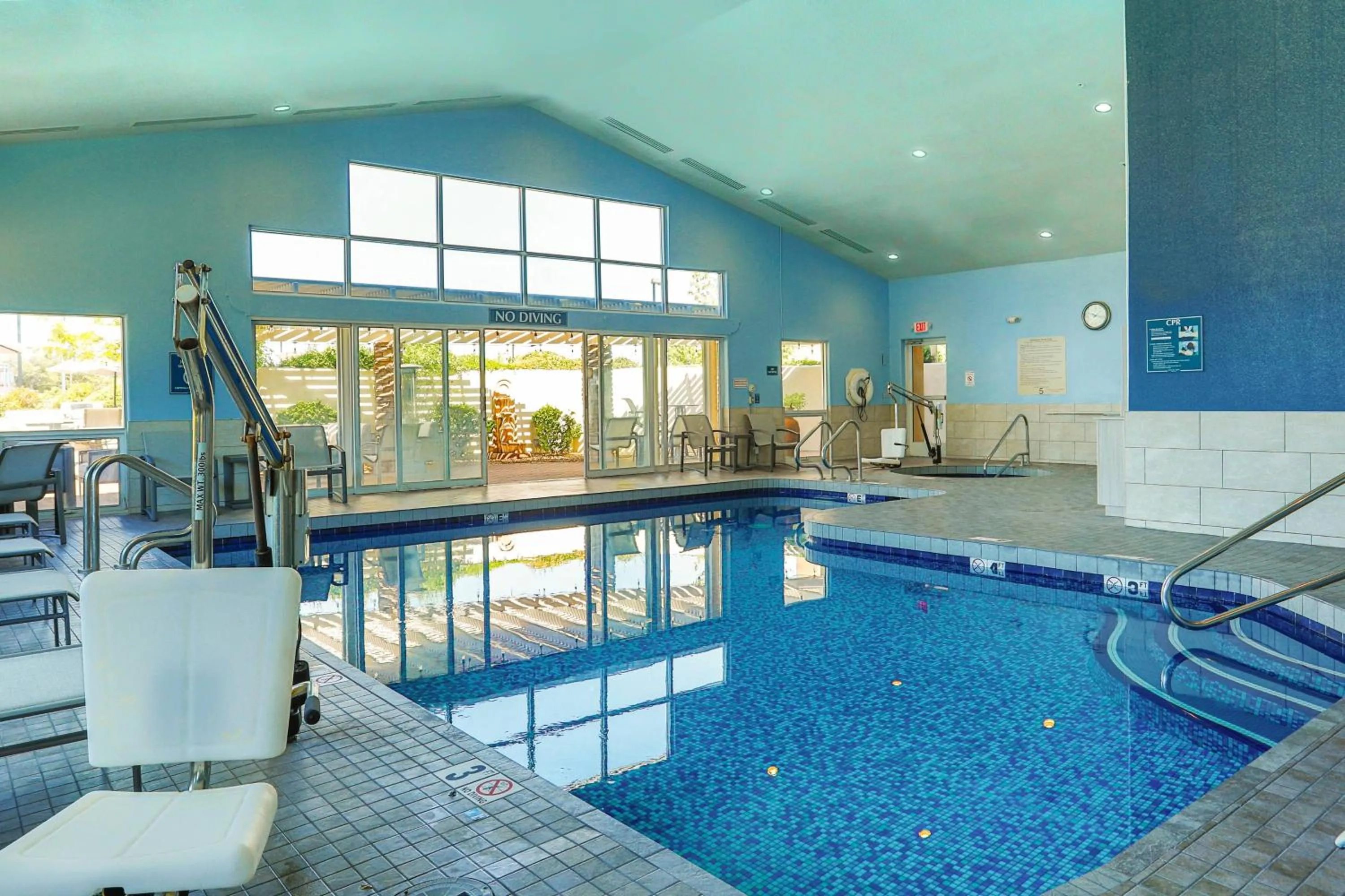 Swimming pool in SpringHill Suites Prescott