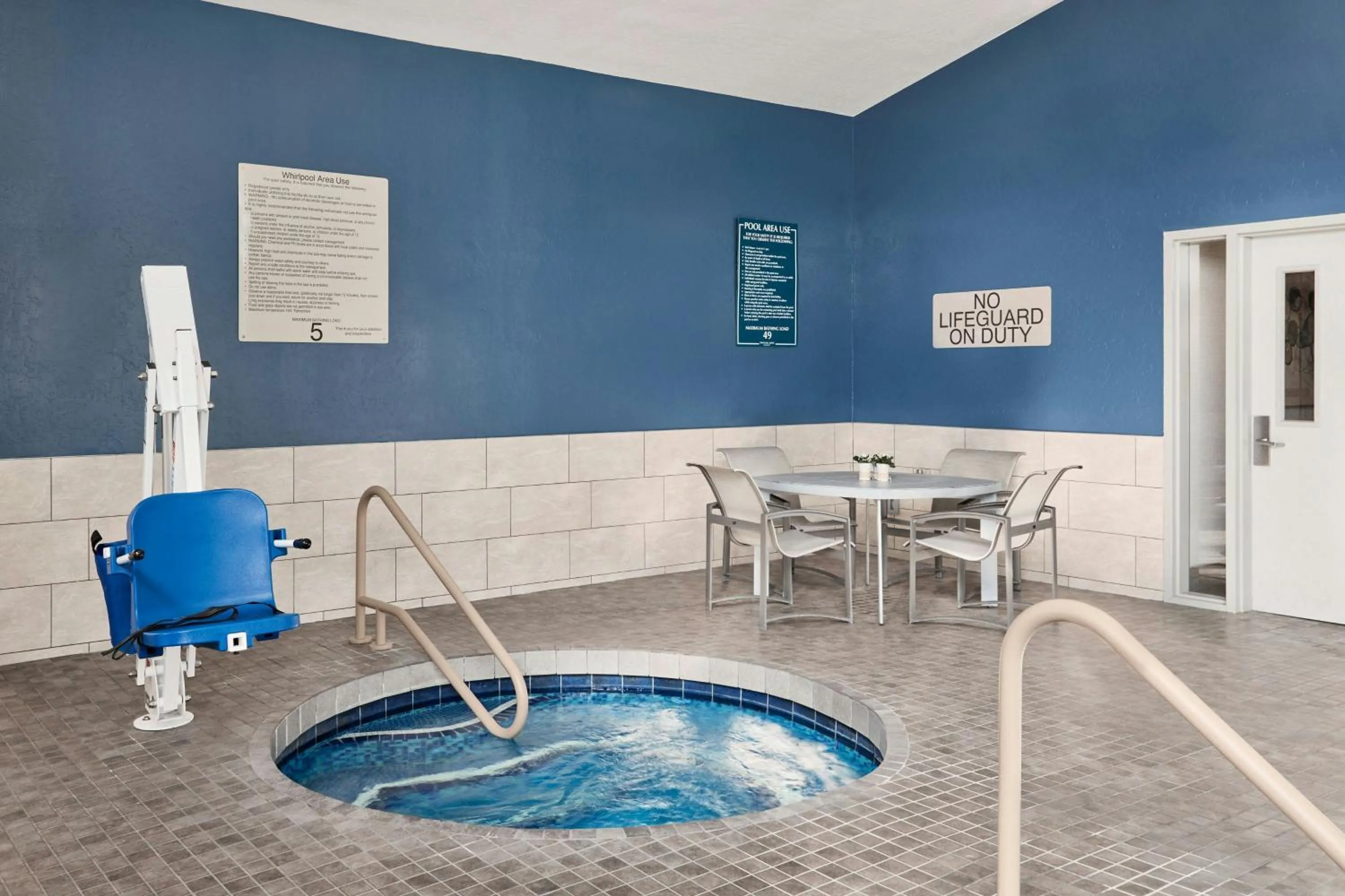 Swimming pool in SpringHill Suites Prescott