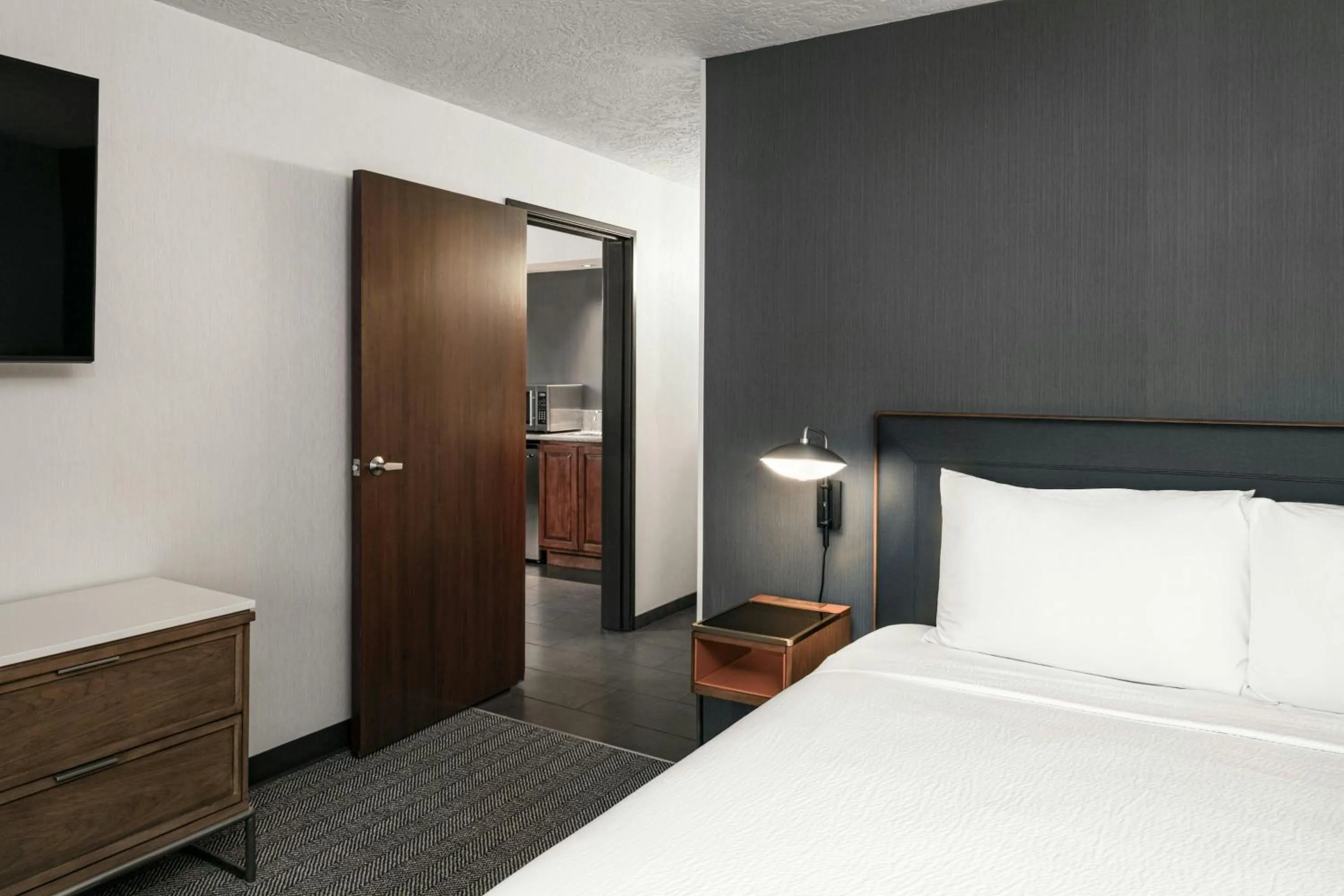 Bedroom, Bed in Courtyard Richland Columbia Point