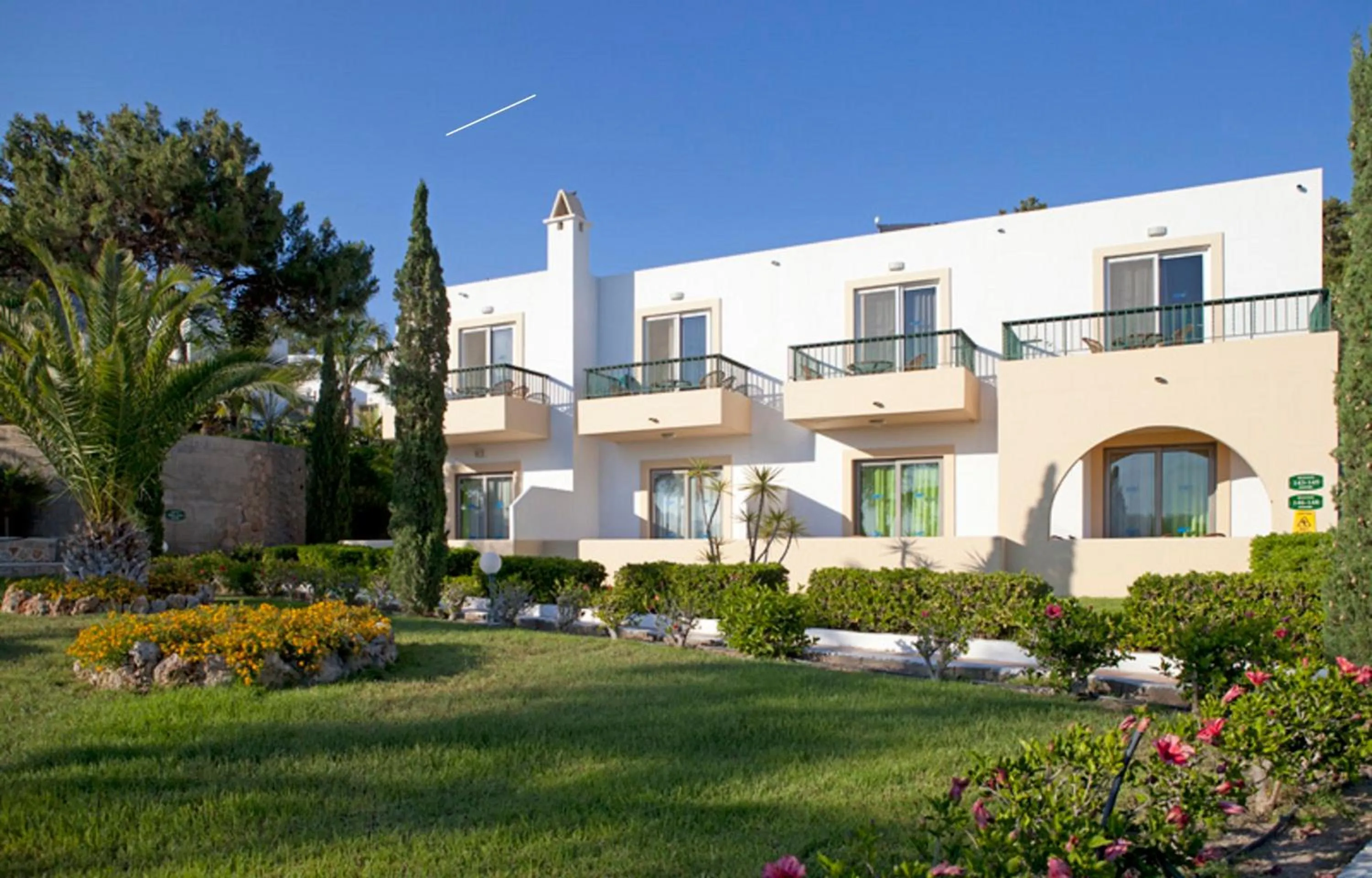 Property building in Pefkos Beach Studios & Apartments