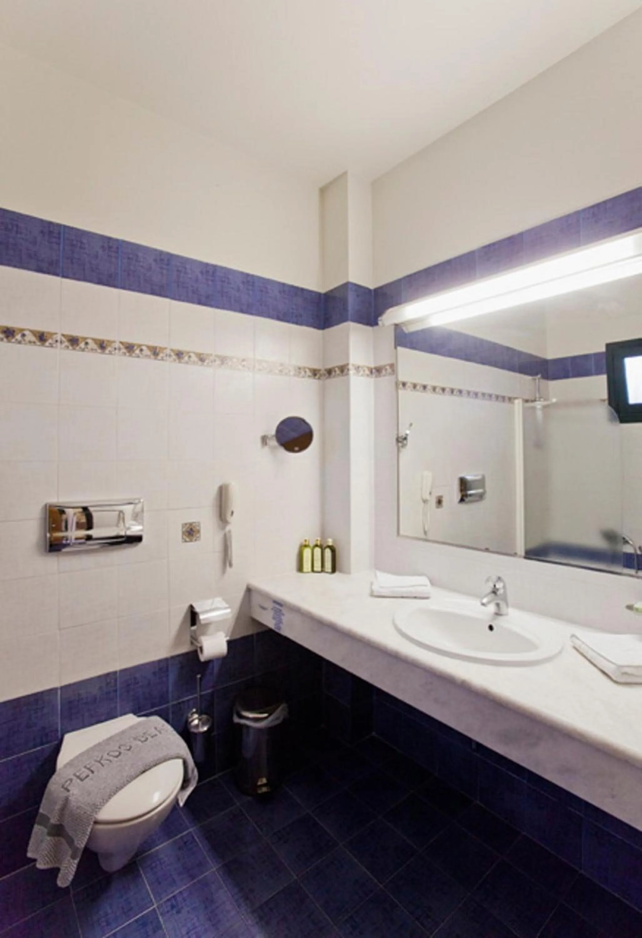 Bathroom in Pefkos Beach Studios & Apartments