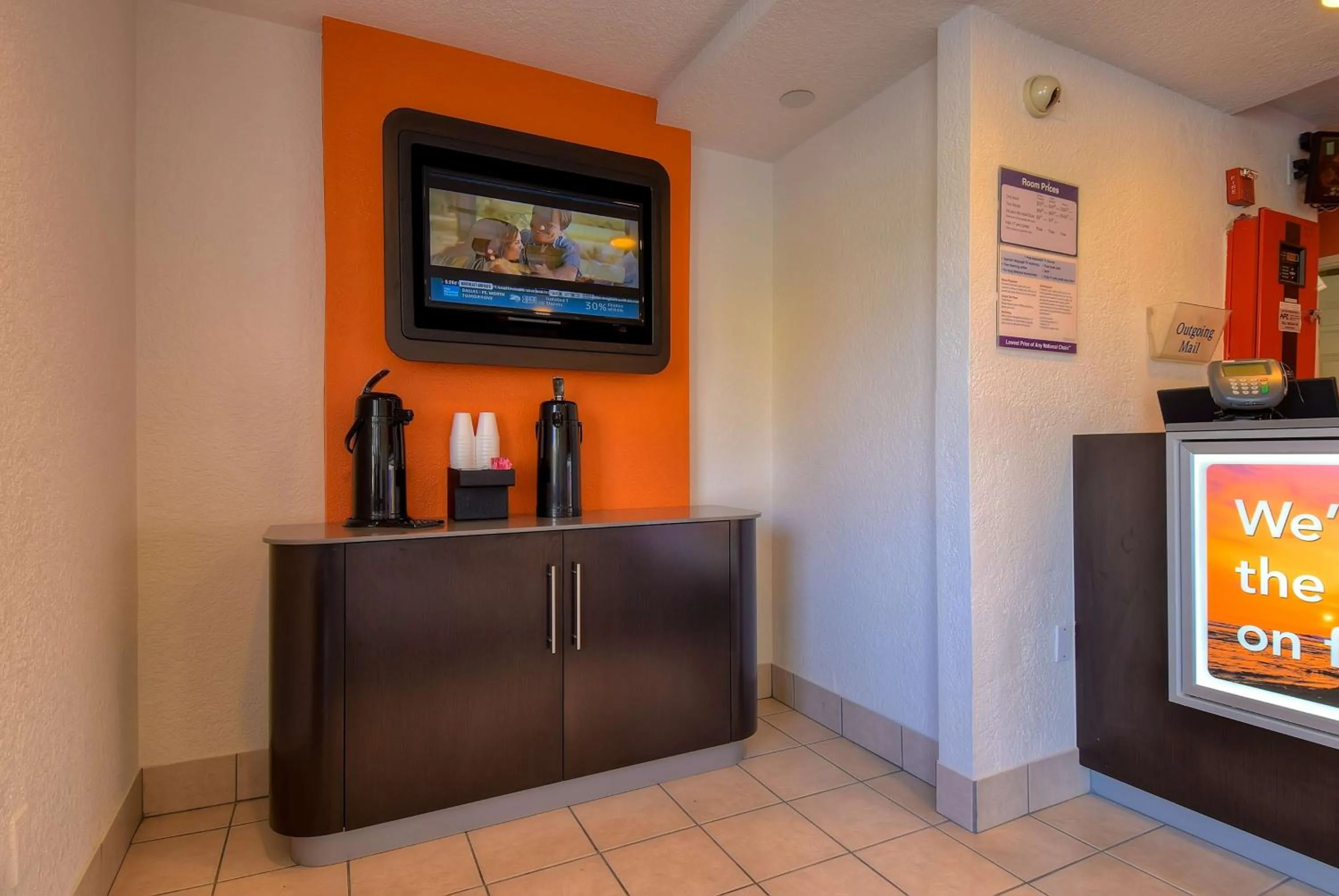 Communal lounge/ TV room in Motel 6-Rowland Heights, CA - Los Angeles - Pomona