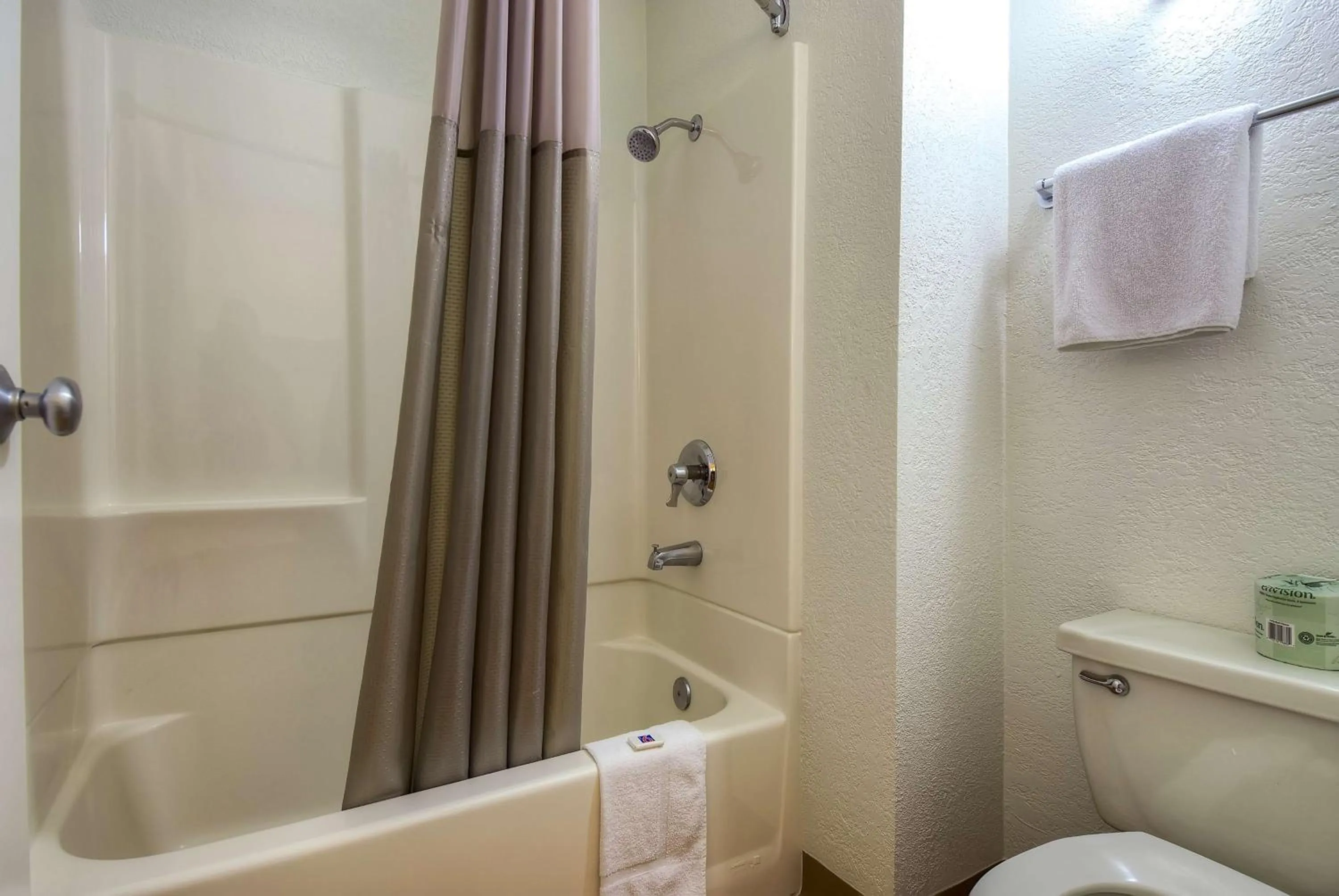 Shower in Motel 6-Rowland Heights, CA - Los Angeles - Pomona