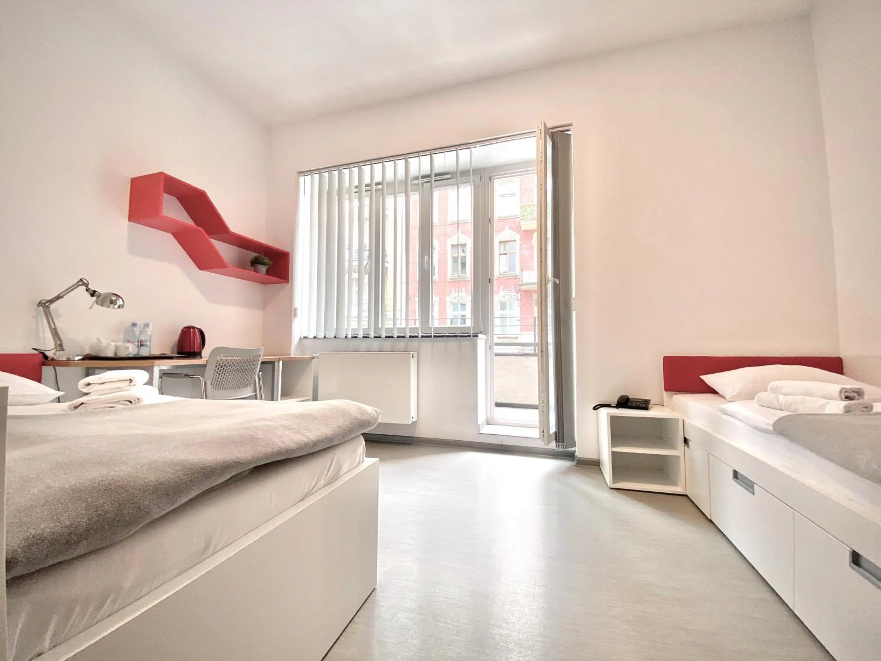 Photo of the whole room, Bed in Esperanto Home