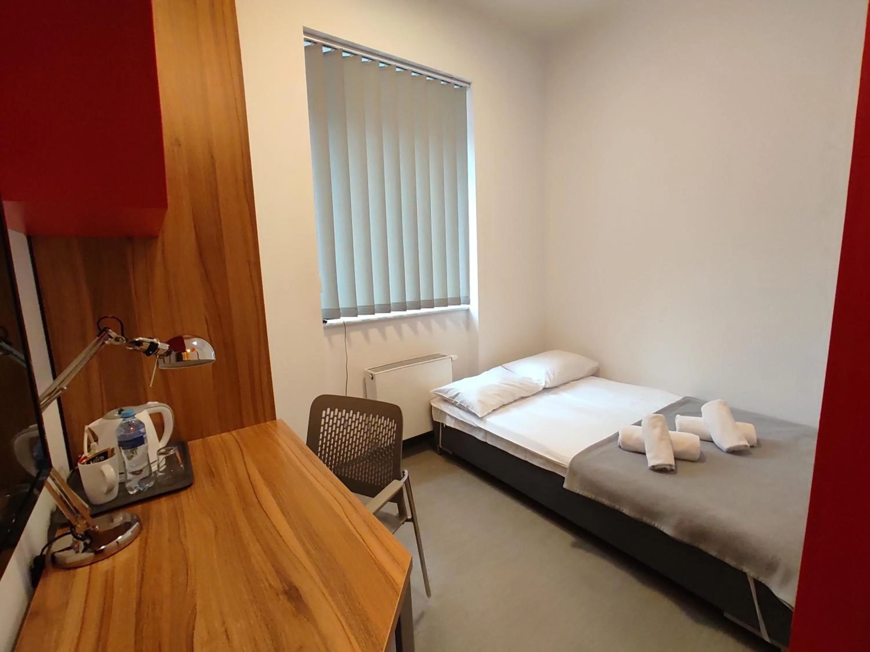 Photo of the whole room, Bed in Esperanto Home