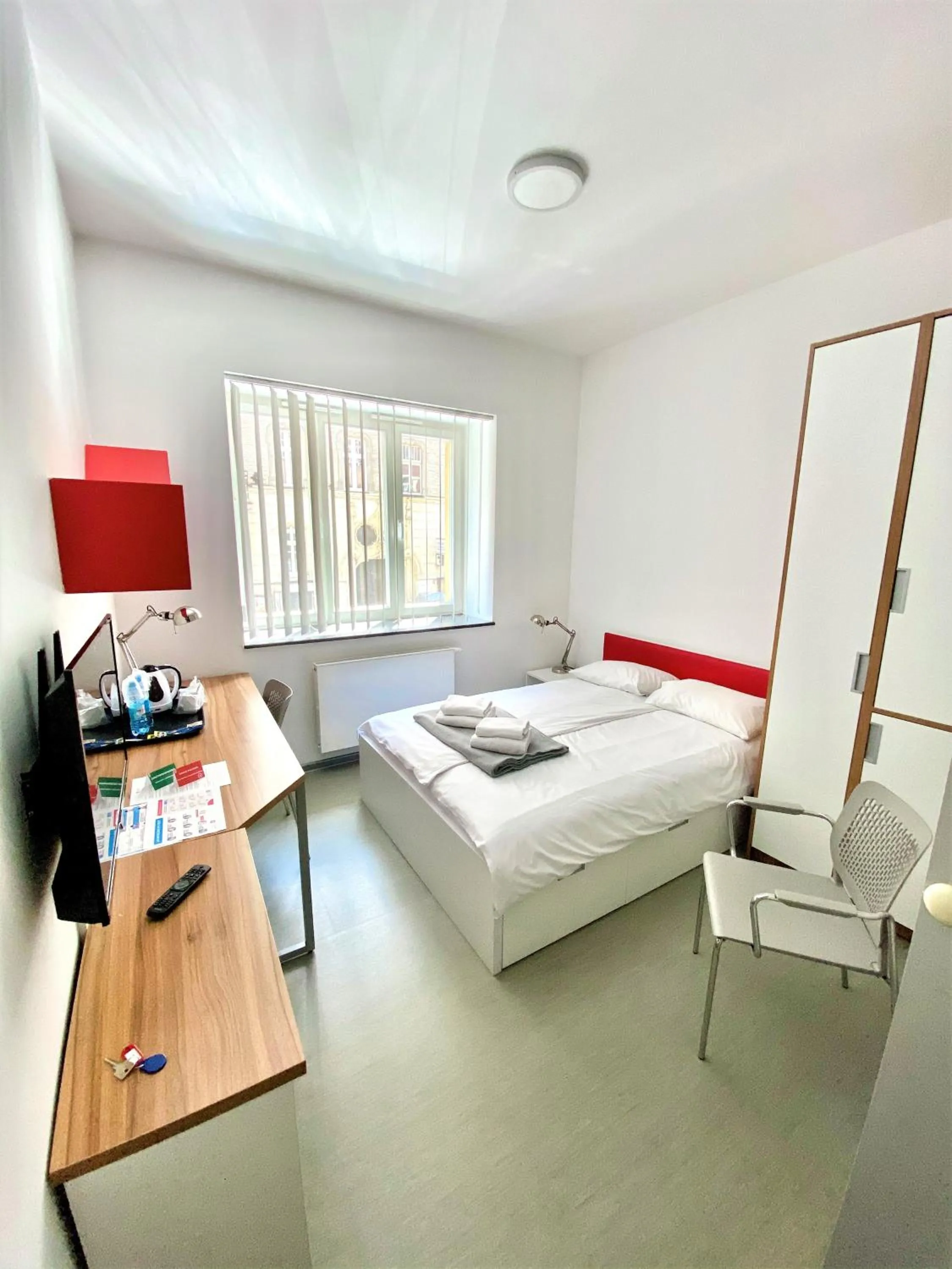 Photo of the whole room, Bed in Esperanto Home