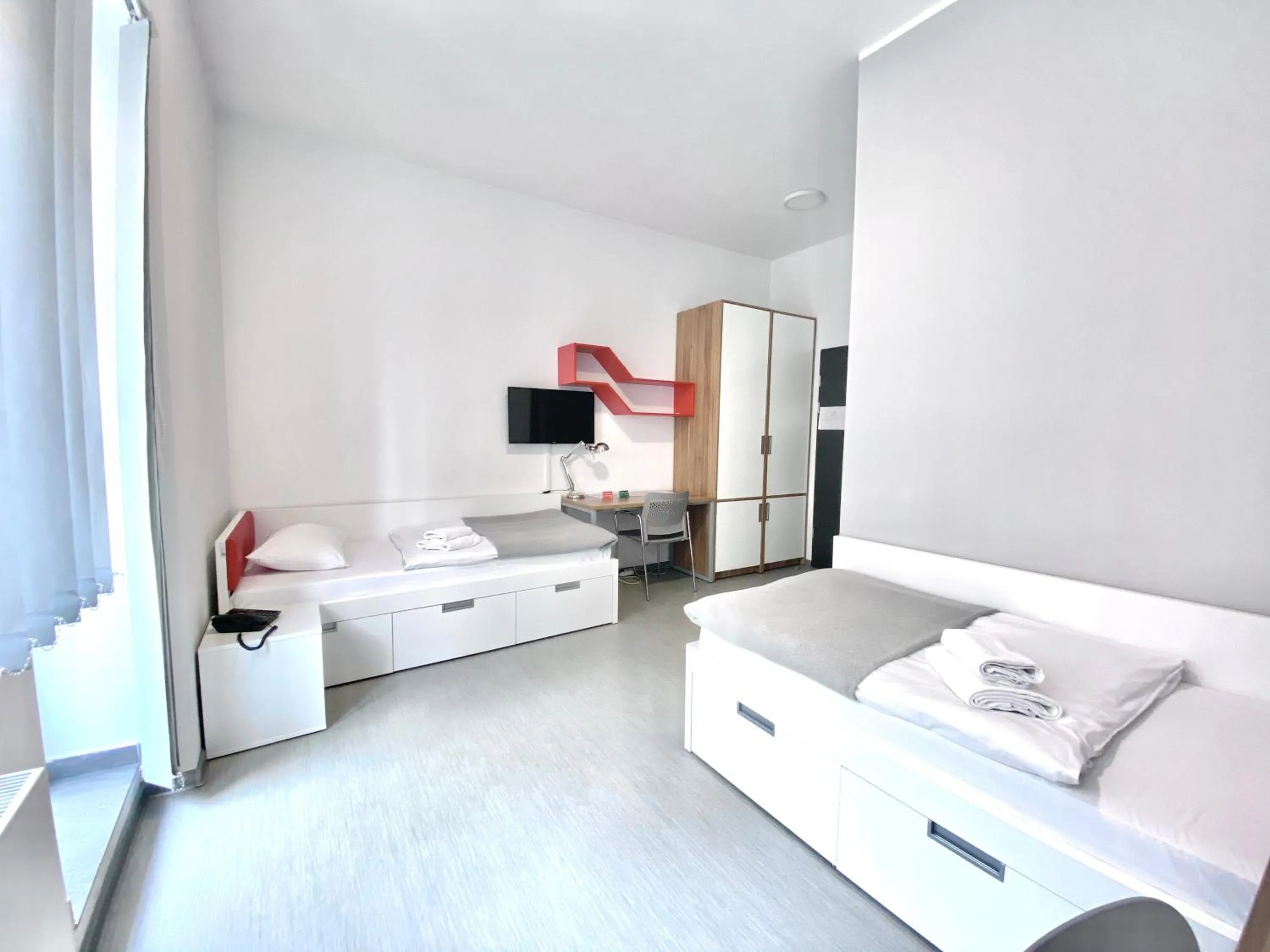 Photo of the whole room, Bed in Esperanto Home