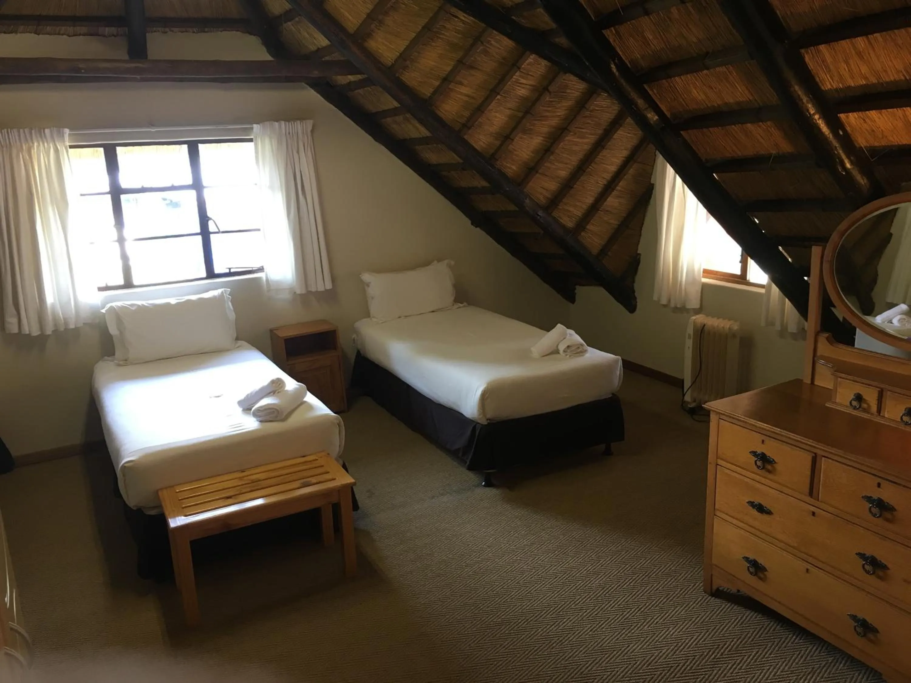 Bedroom, Bed in Dragon Peaks Mountain Resort