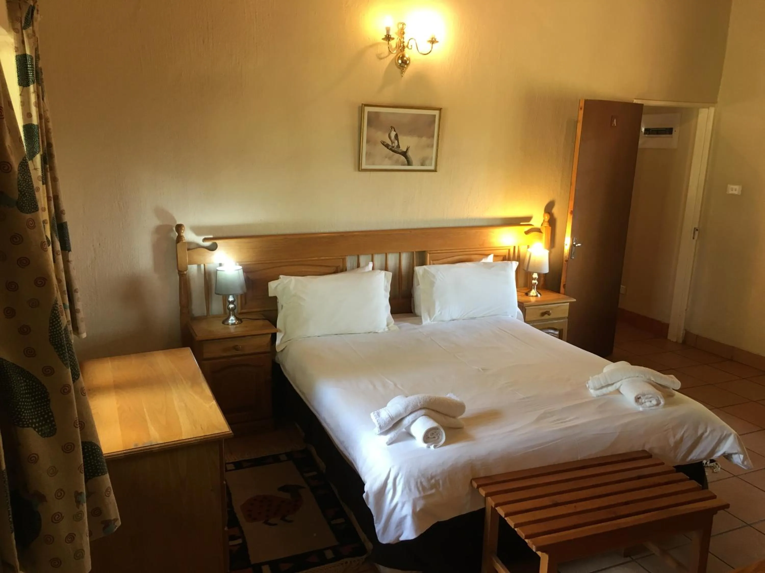 Bedroom, Bed in Dragon Peaks Mountain Resort