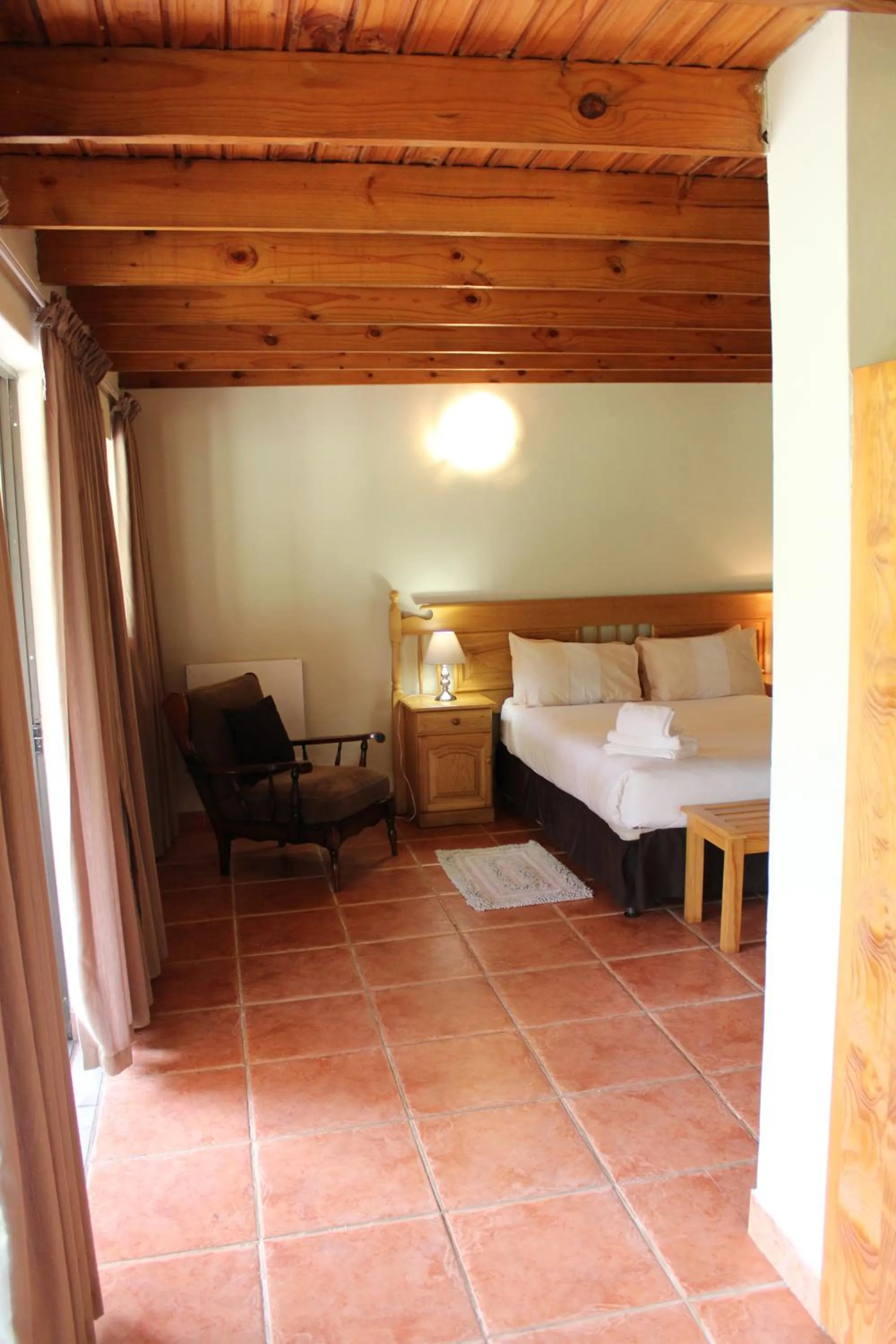 Bedroom, Bed in Dragon Peaks Mountain Resort