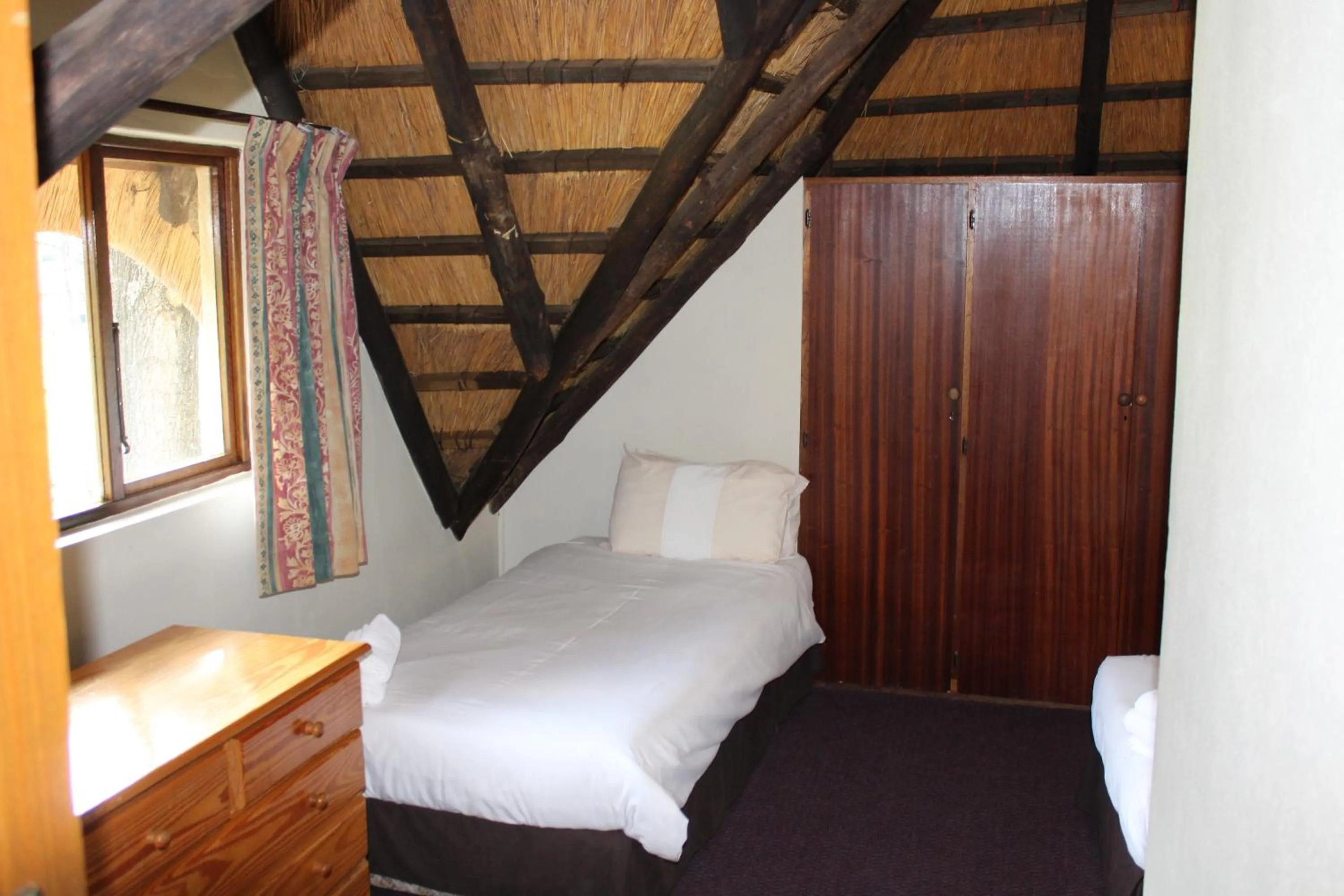 Bedroom, Bed in Dragon Peaks Mountain Resort