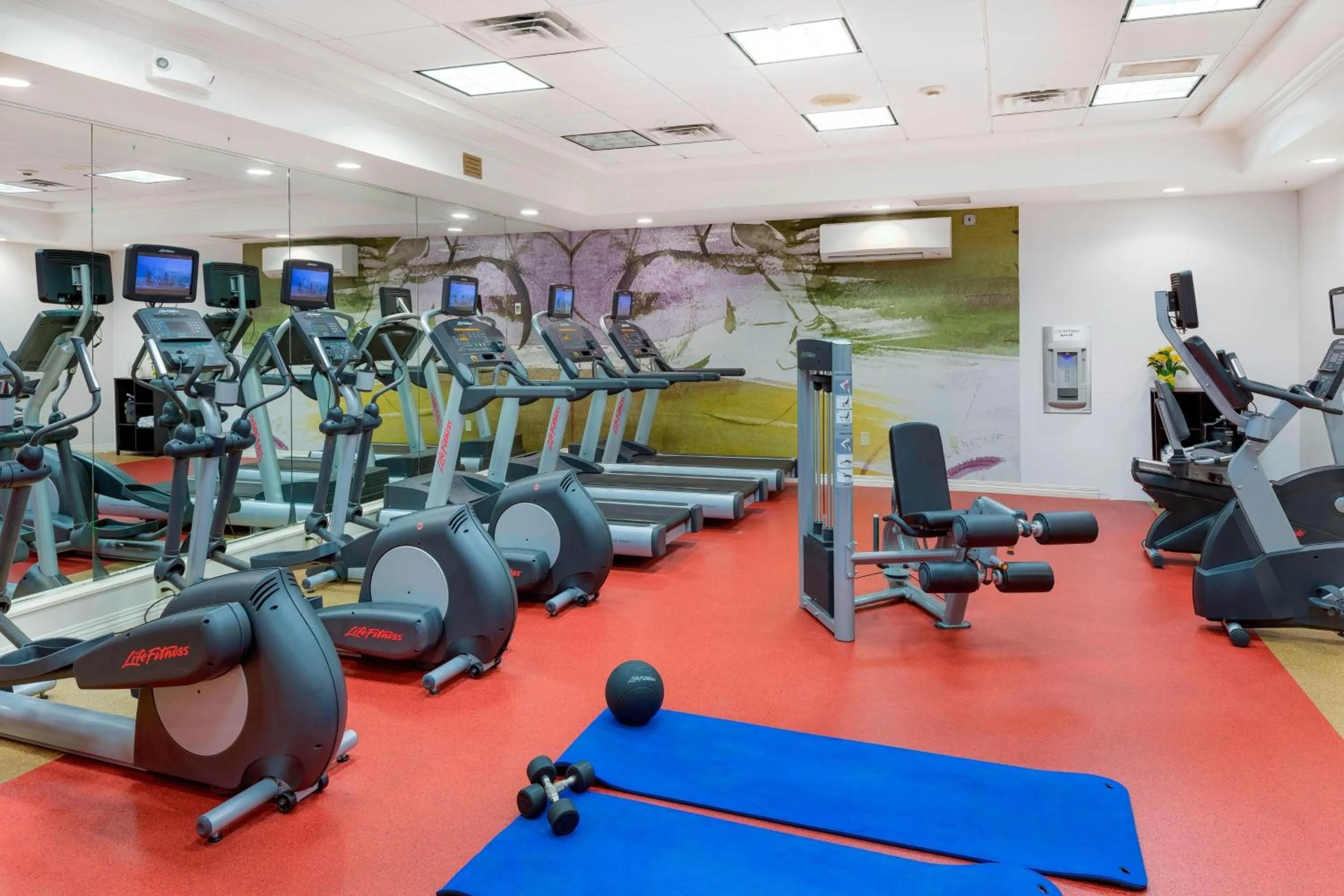 Fitness centre/facilities in Courtyard by Marriott Portsmouth