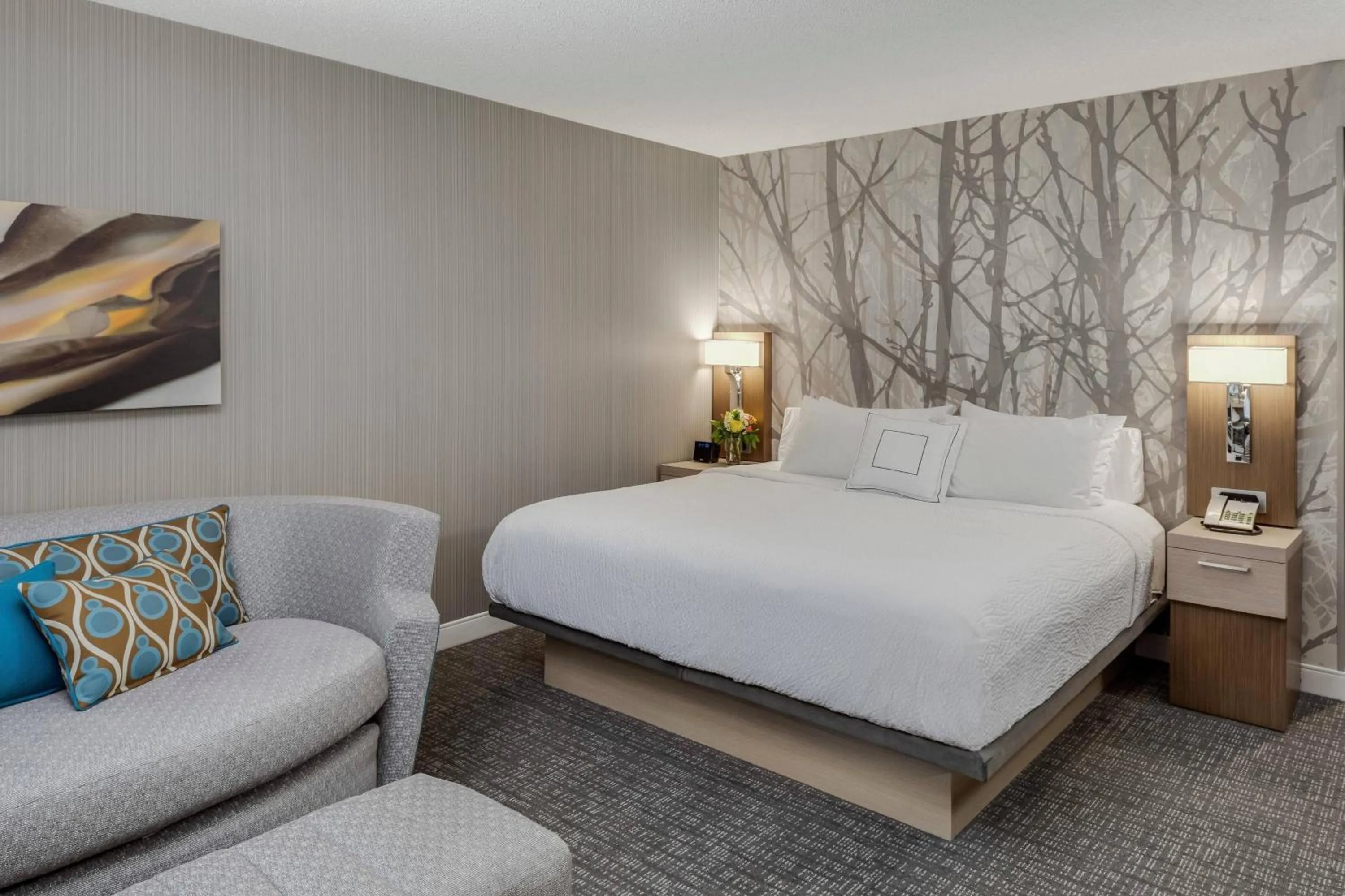 Photo of the whole room, Bed in Courtyard by Marriott Portsmouth