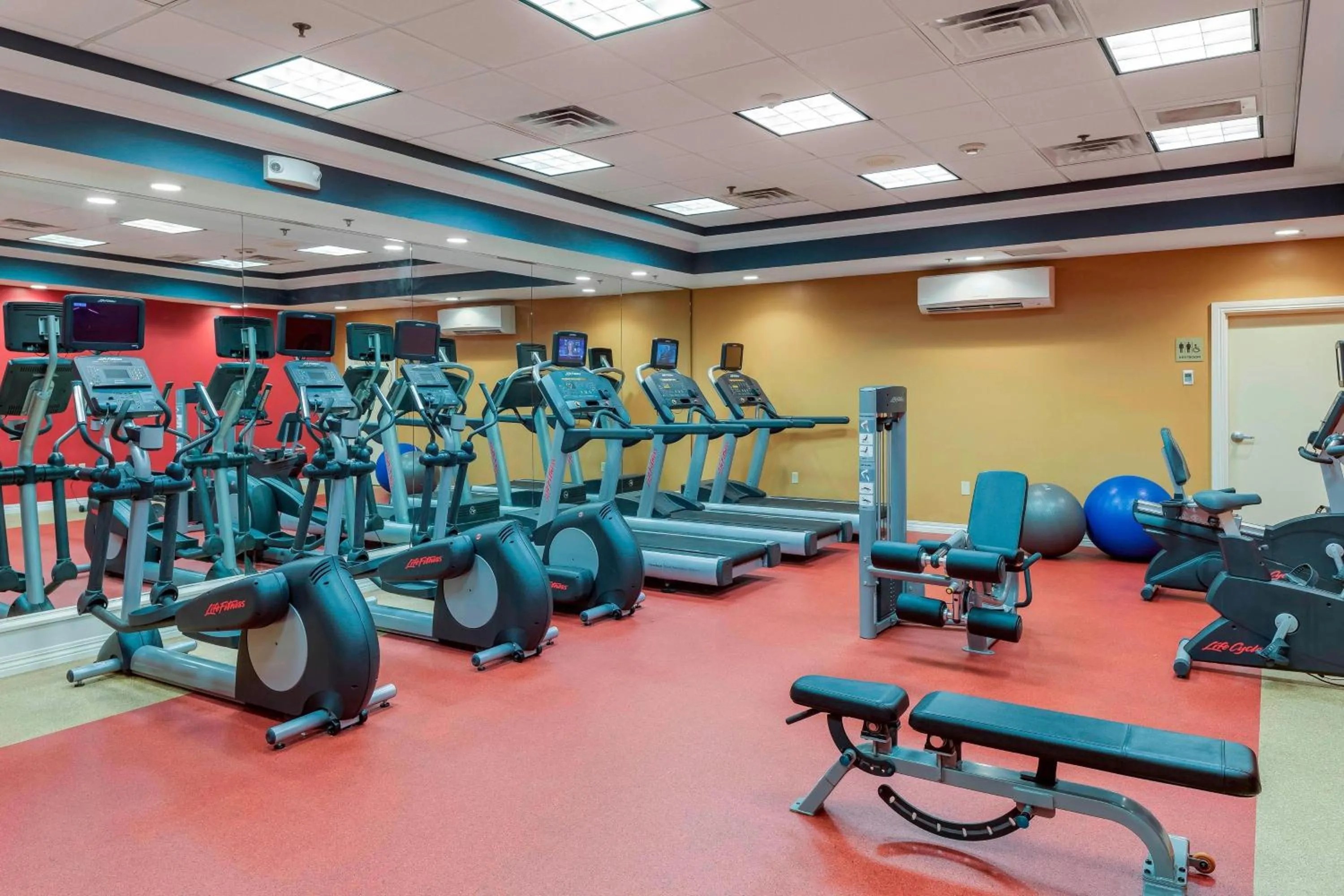 Fitness centre/facilities in Courtyard by Marriott Portsmouth