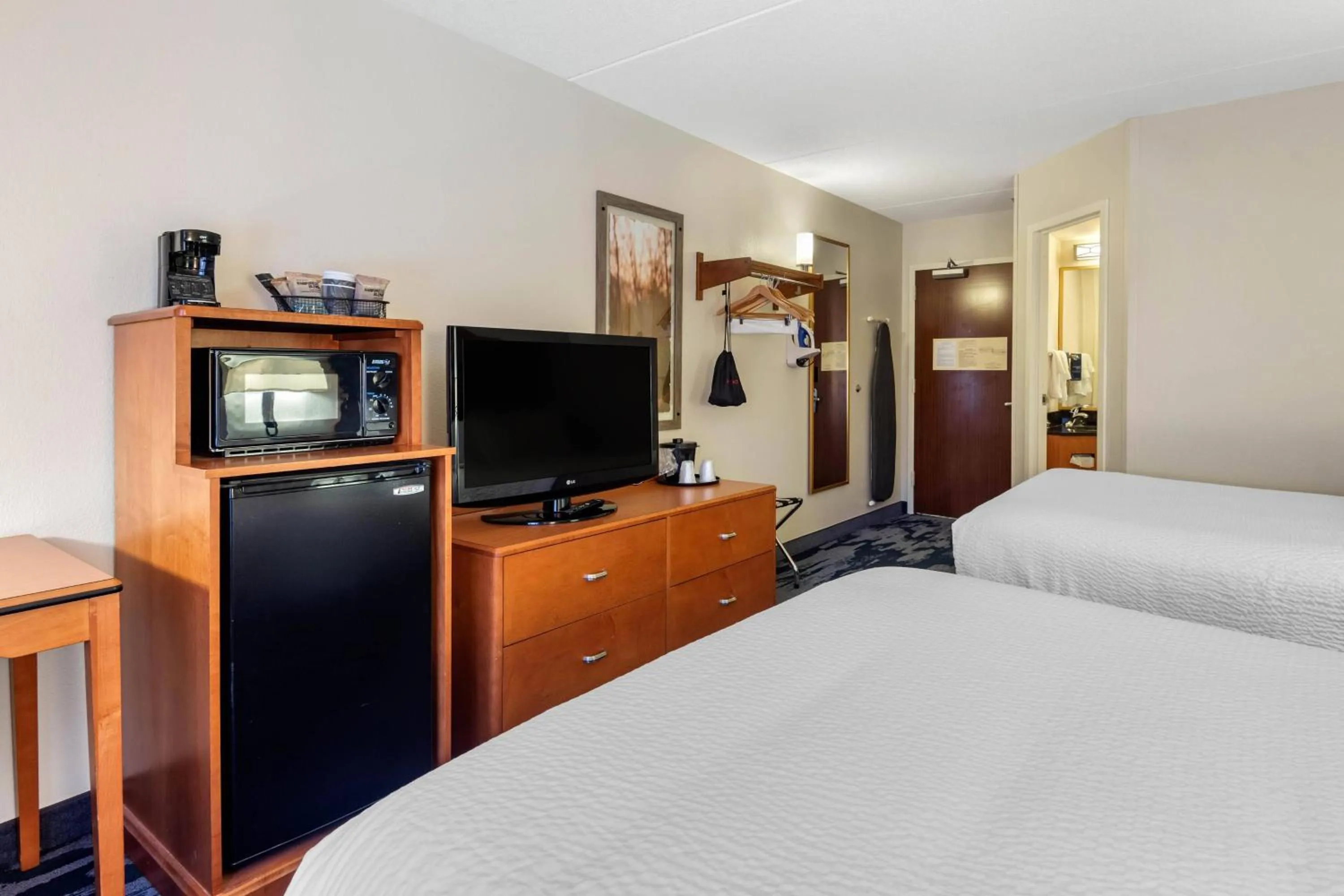 Photo of the whole room, Bed in Fairfield by Marriott Inn & Suites Portland Maine Airport