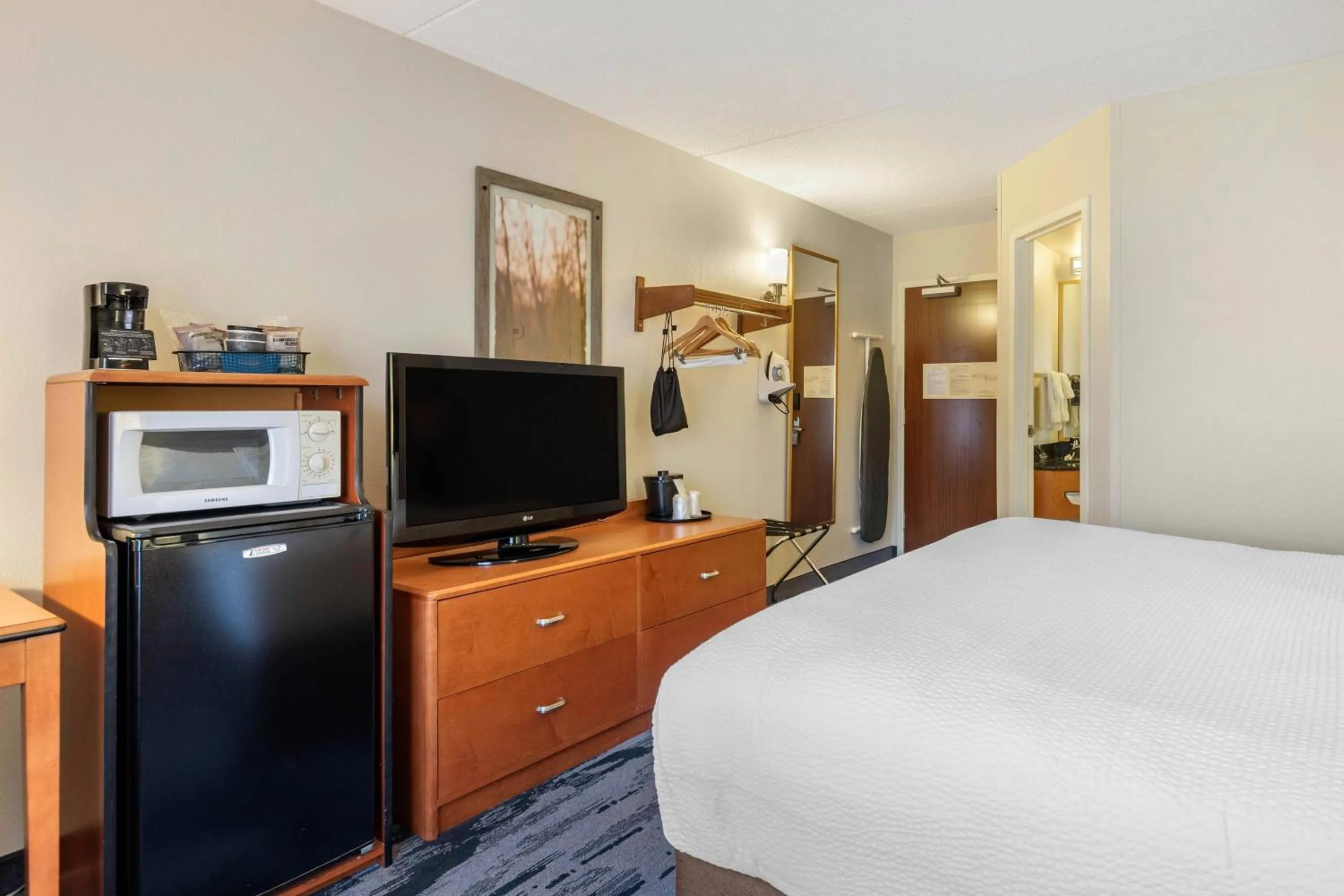 Photo of the whole room, Bed in Fairfield by Marriott Inn & Suites Portland Maine Airport