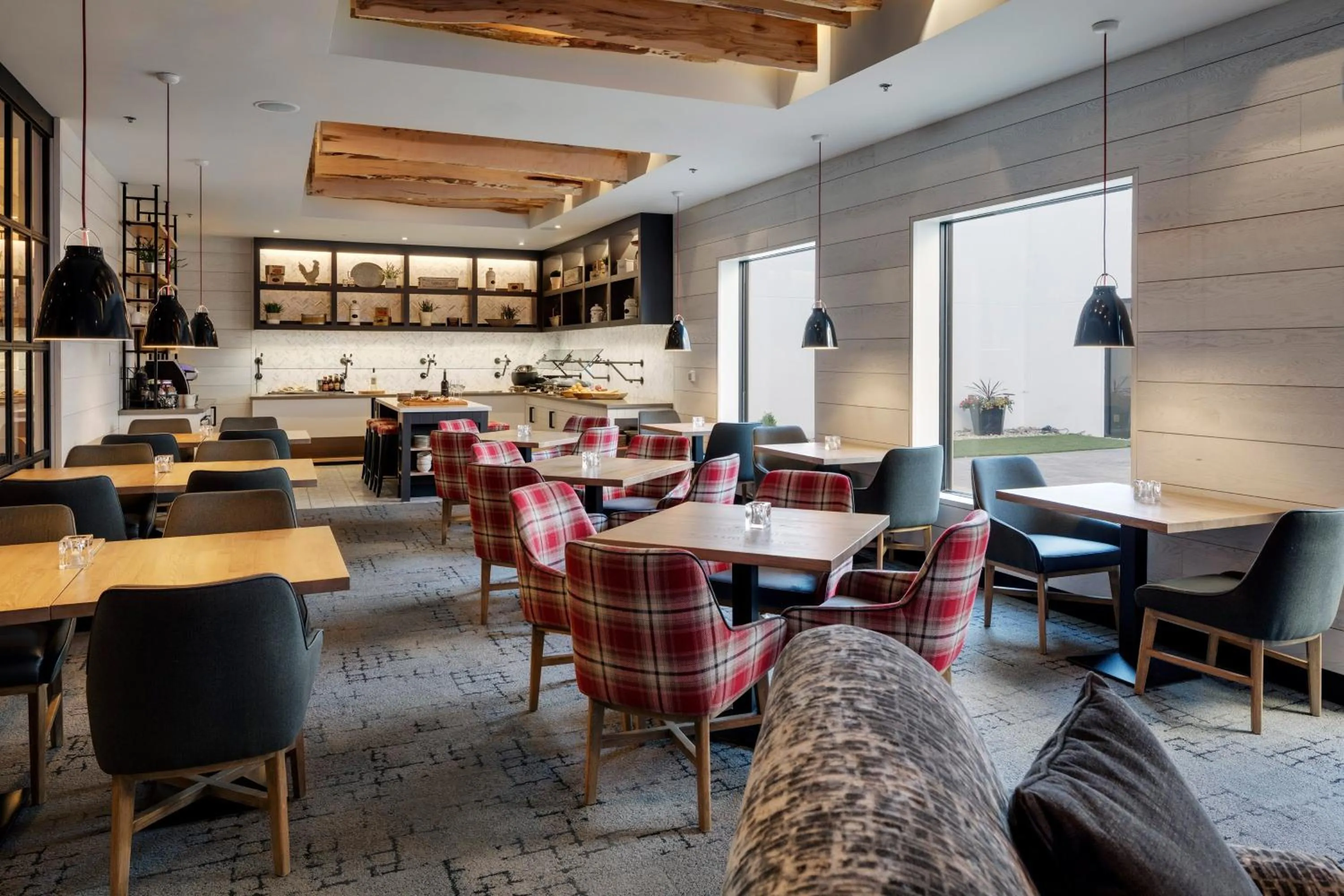 Lounge or bar in Portland Sheraton at Sable Oaks