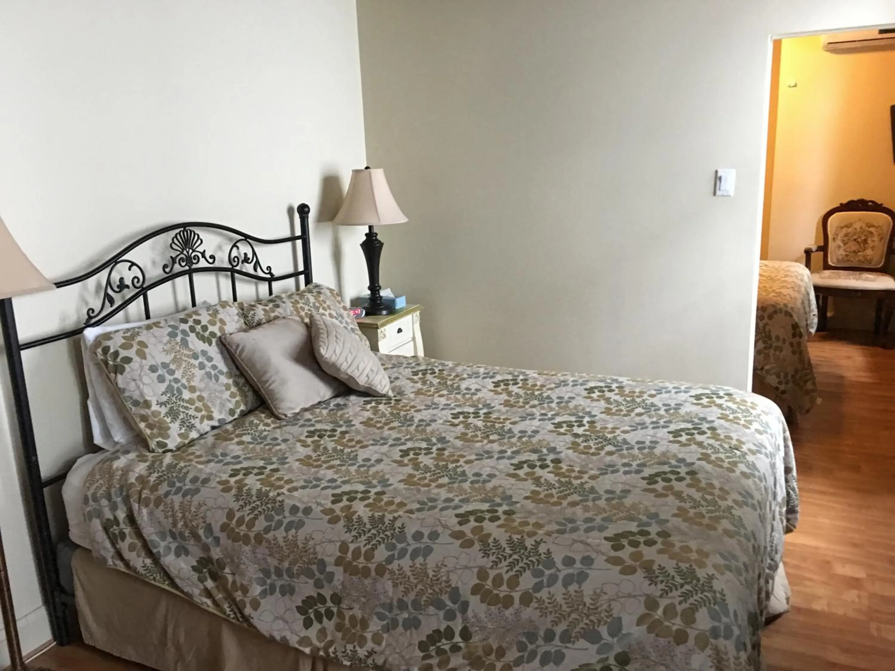 Garden view, Bed in Manoir Sur le Cap