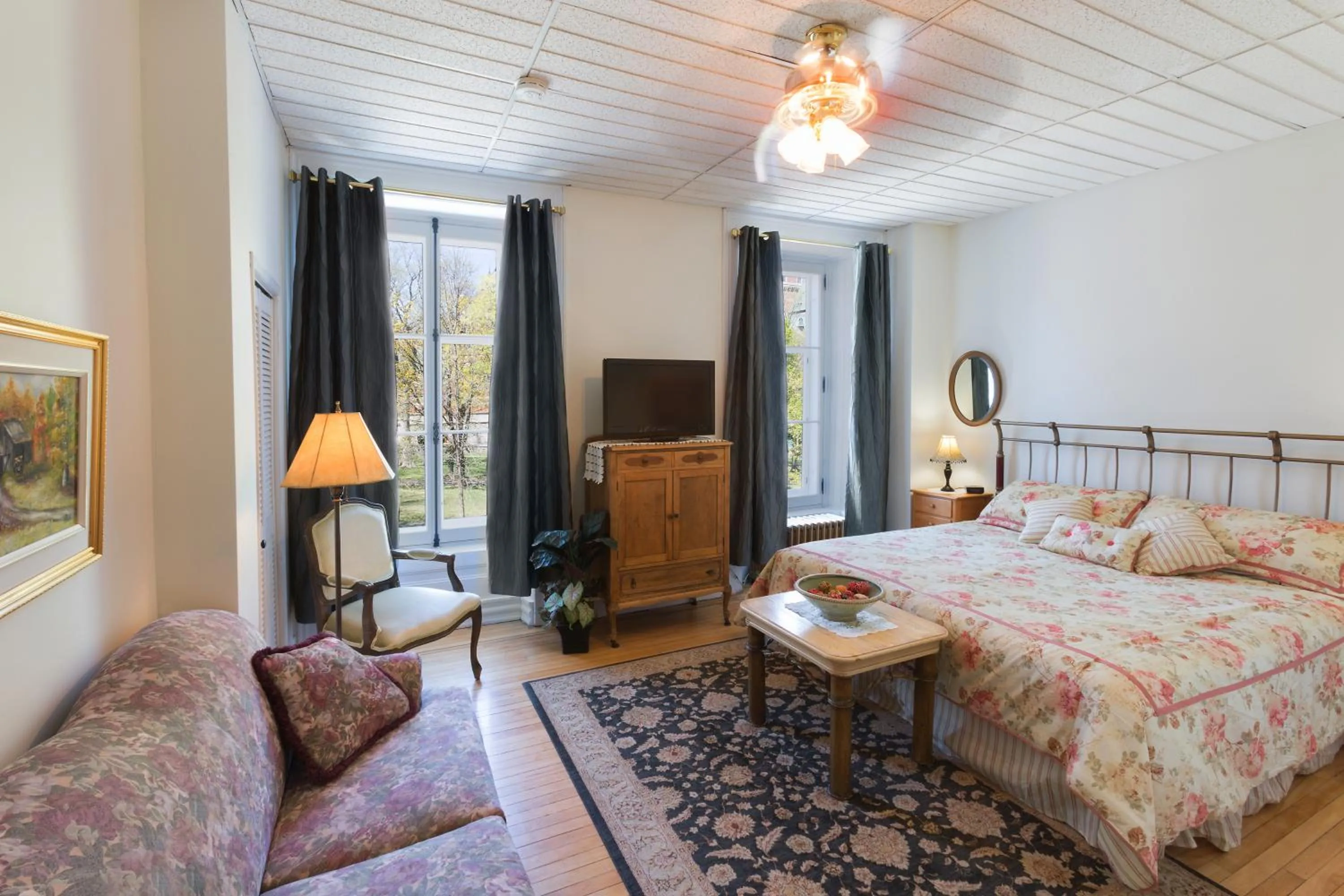 Photo of the whole room, Bed in Manoir Sur le Cap