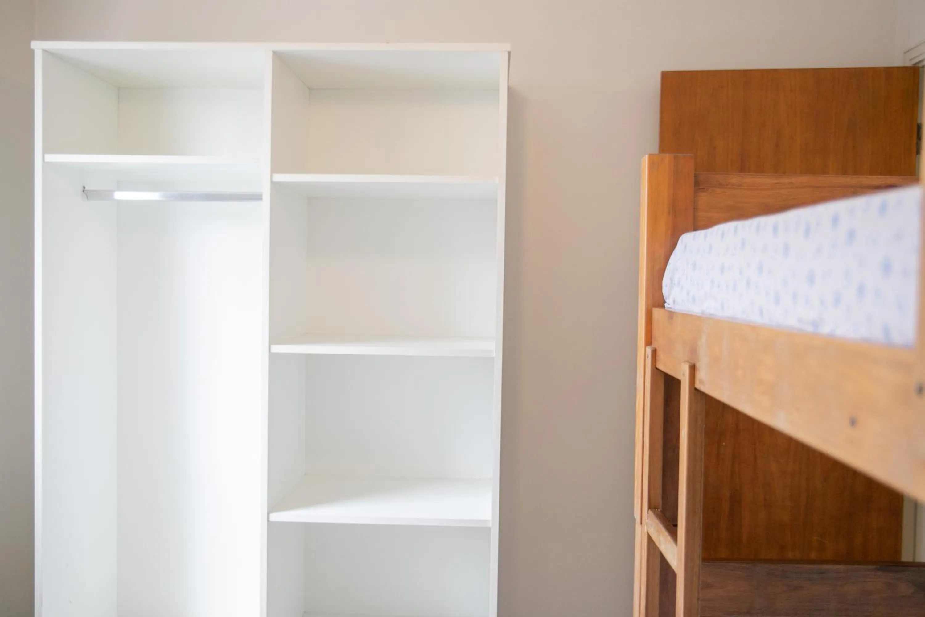 wardrobe in Paramar Praia Grande