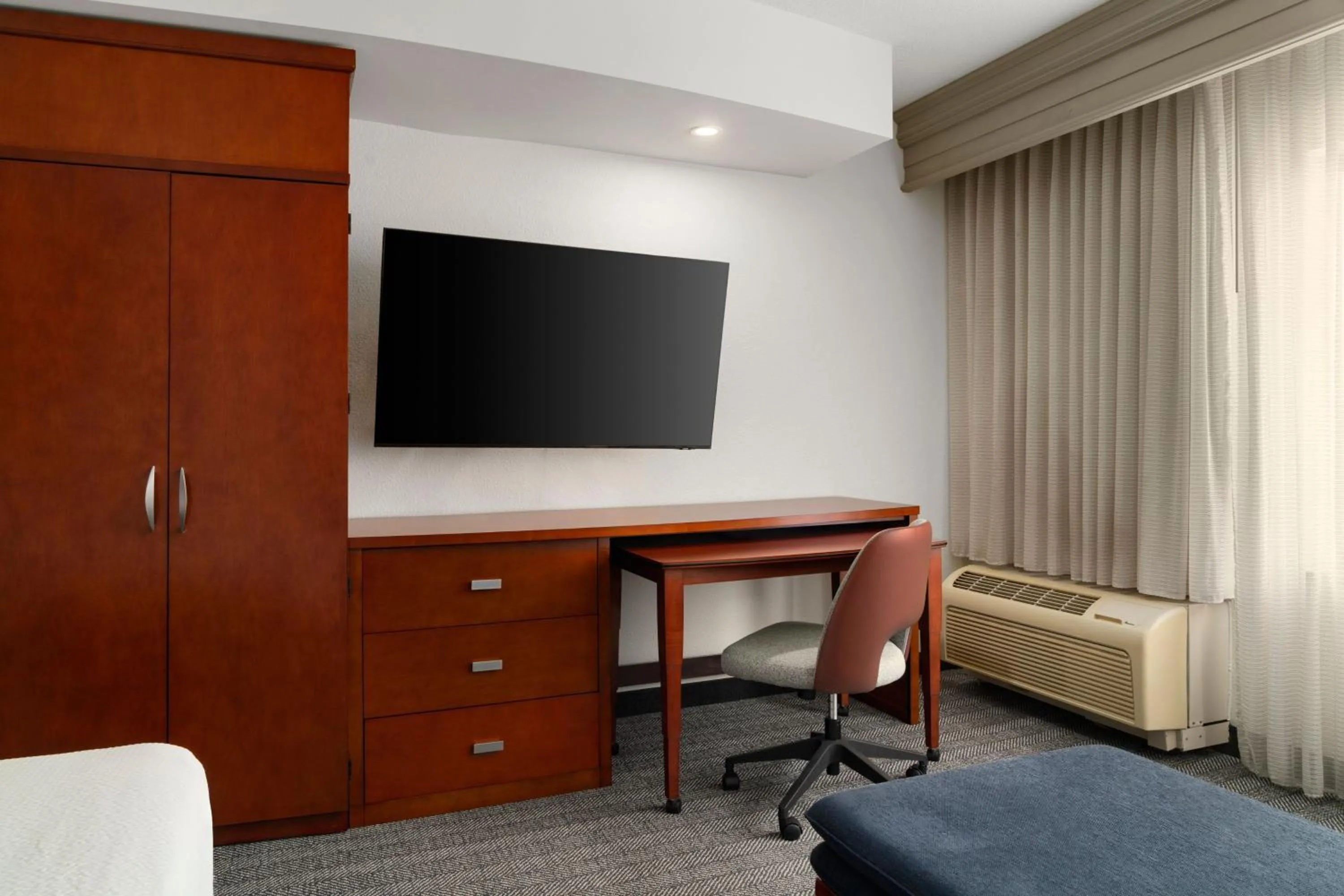 Photo of the whole room in Courtyard Richmond North/Glen Allen