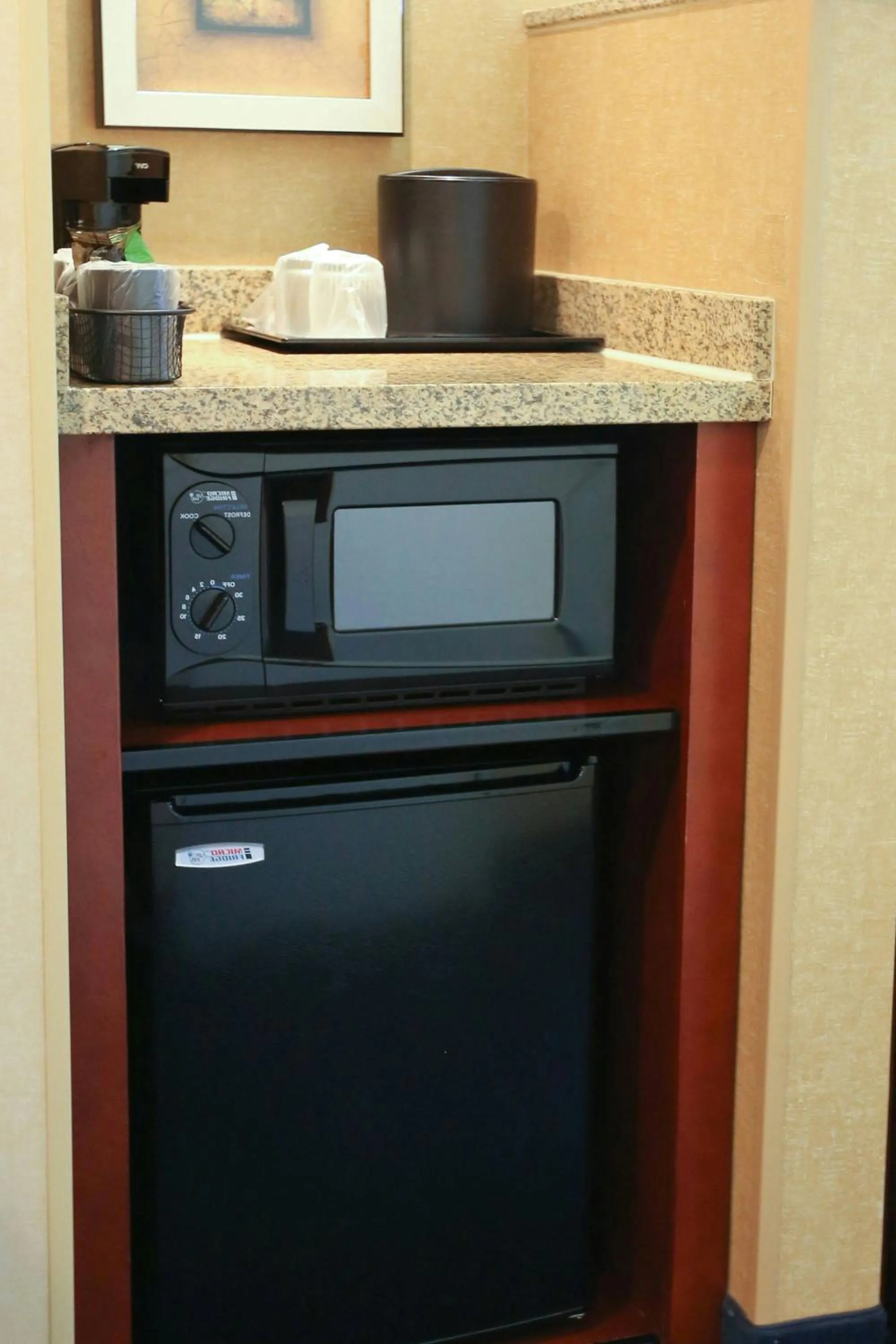 Photo of the whole room in Courtyard Blacksburg