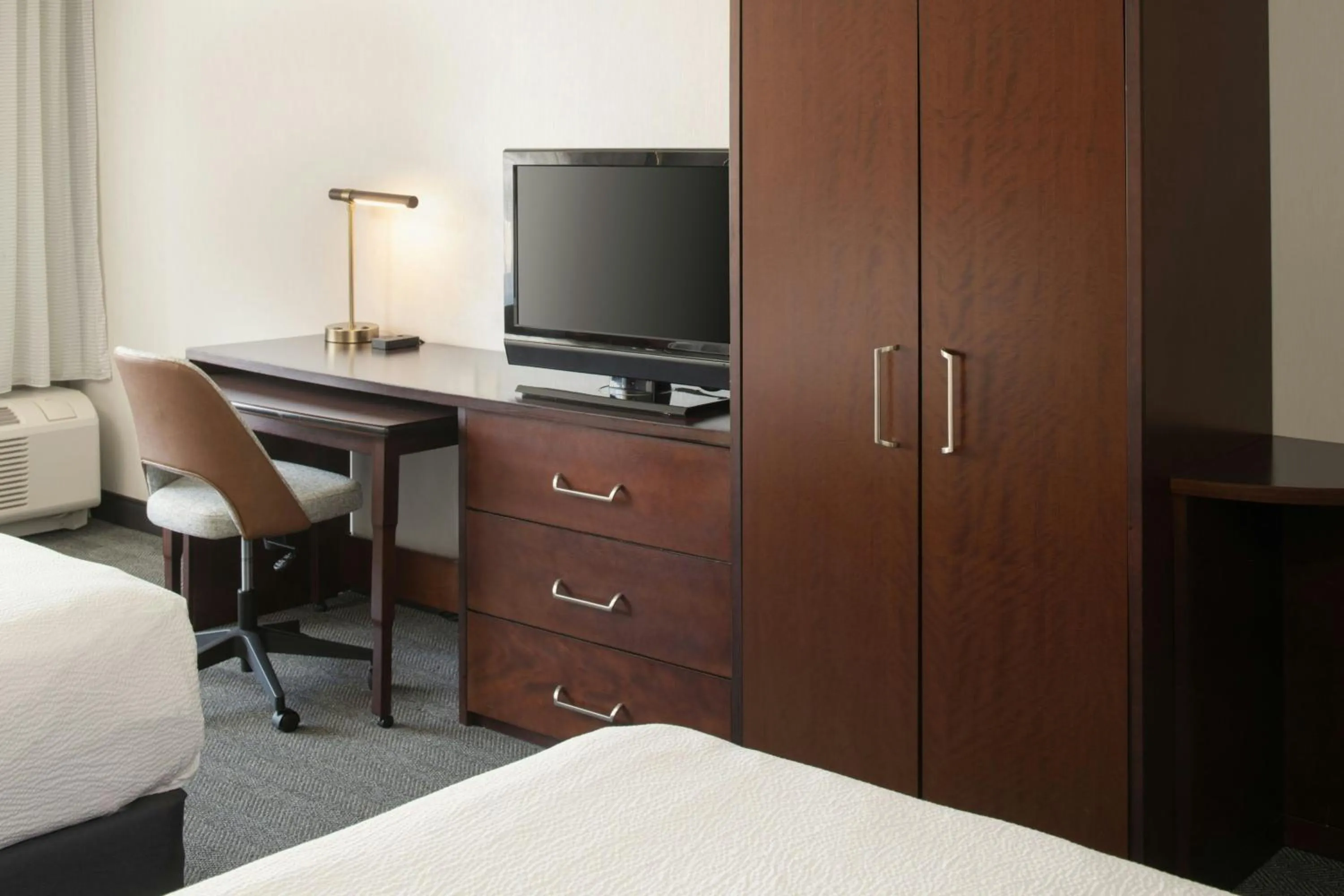 Photo of the whole room, Bed in Courtyard Carson City