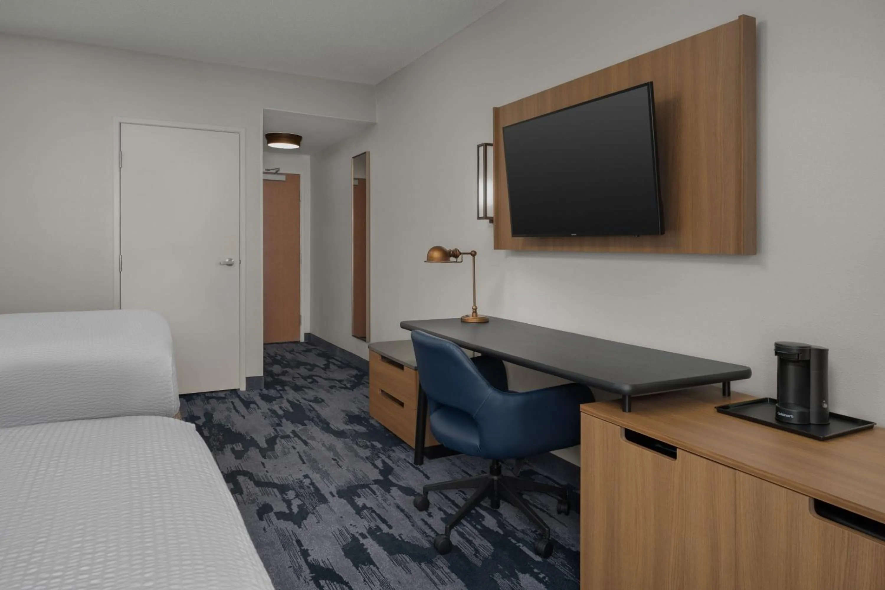 Photo of the whole room, Bed in Fairfield Inn & Suites Roanoke Hollins/I-81