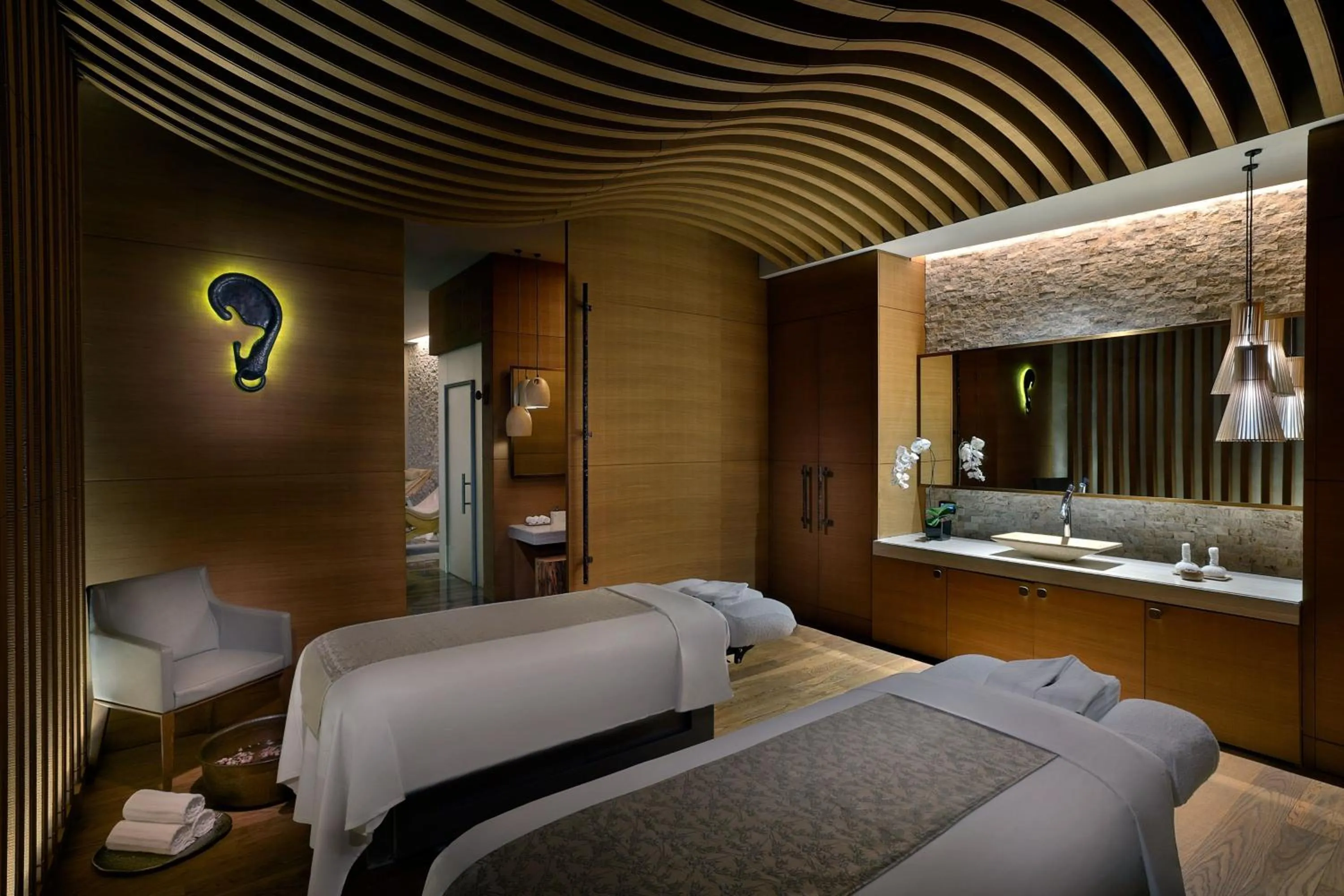 Spa and wellness centre/facilities, Bed in The St. Regis Downtown Dubai