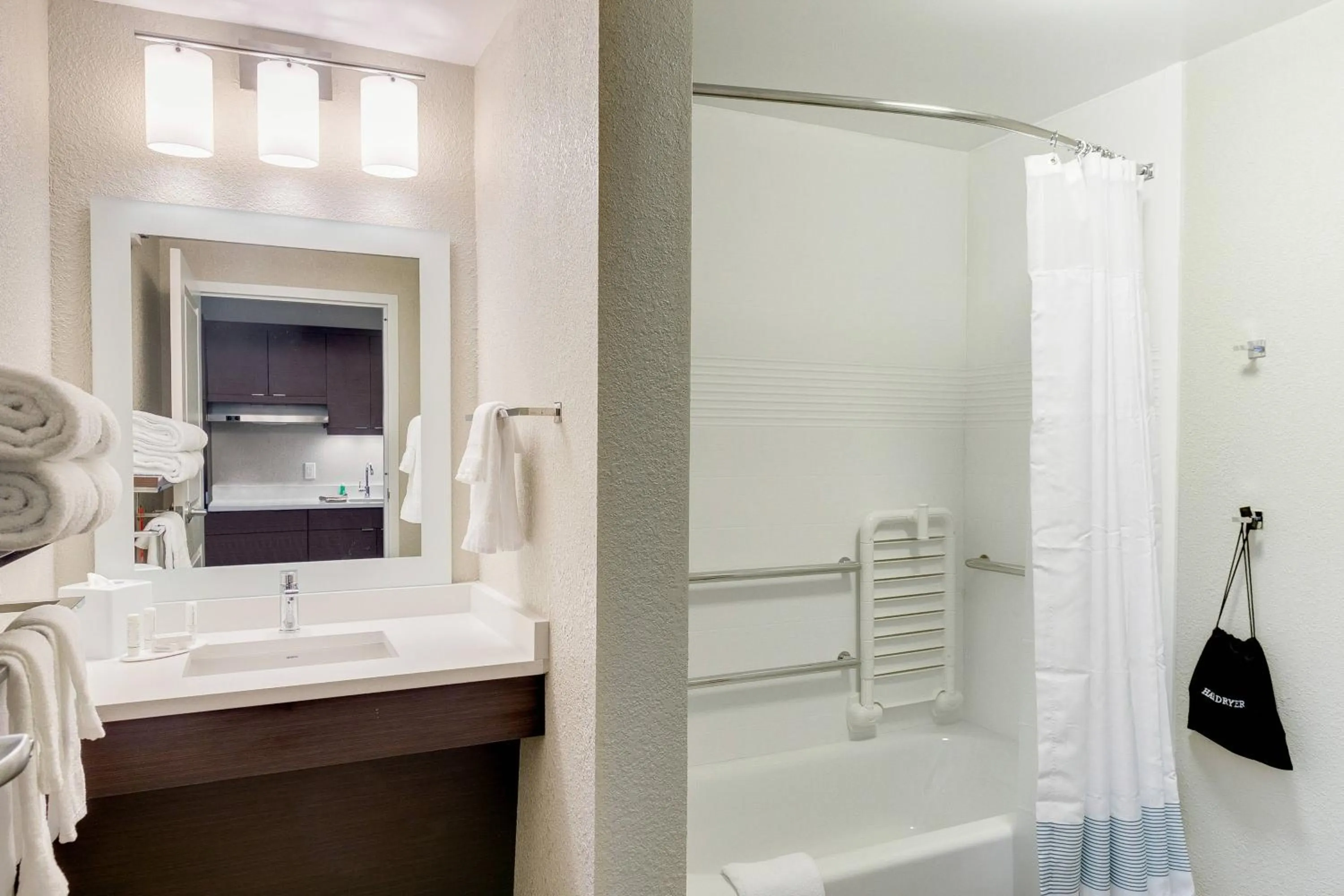 Bathroom in TownePlace Suites by Marriott Kansas City Liberty