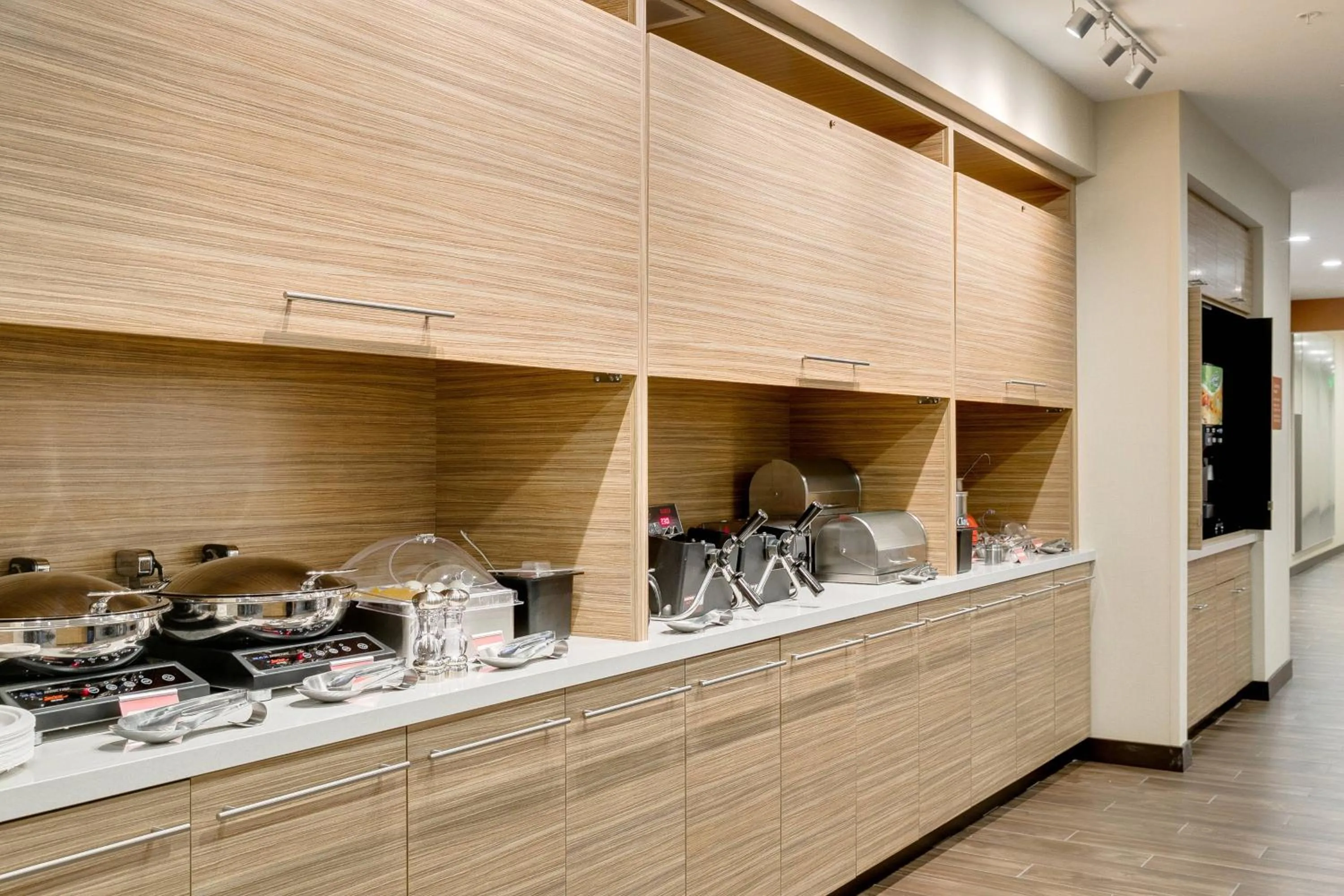 Breakfast in TownePlace Suites by Marriott Kansas City Liberty