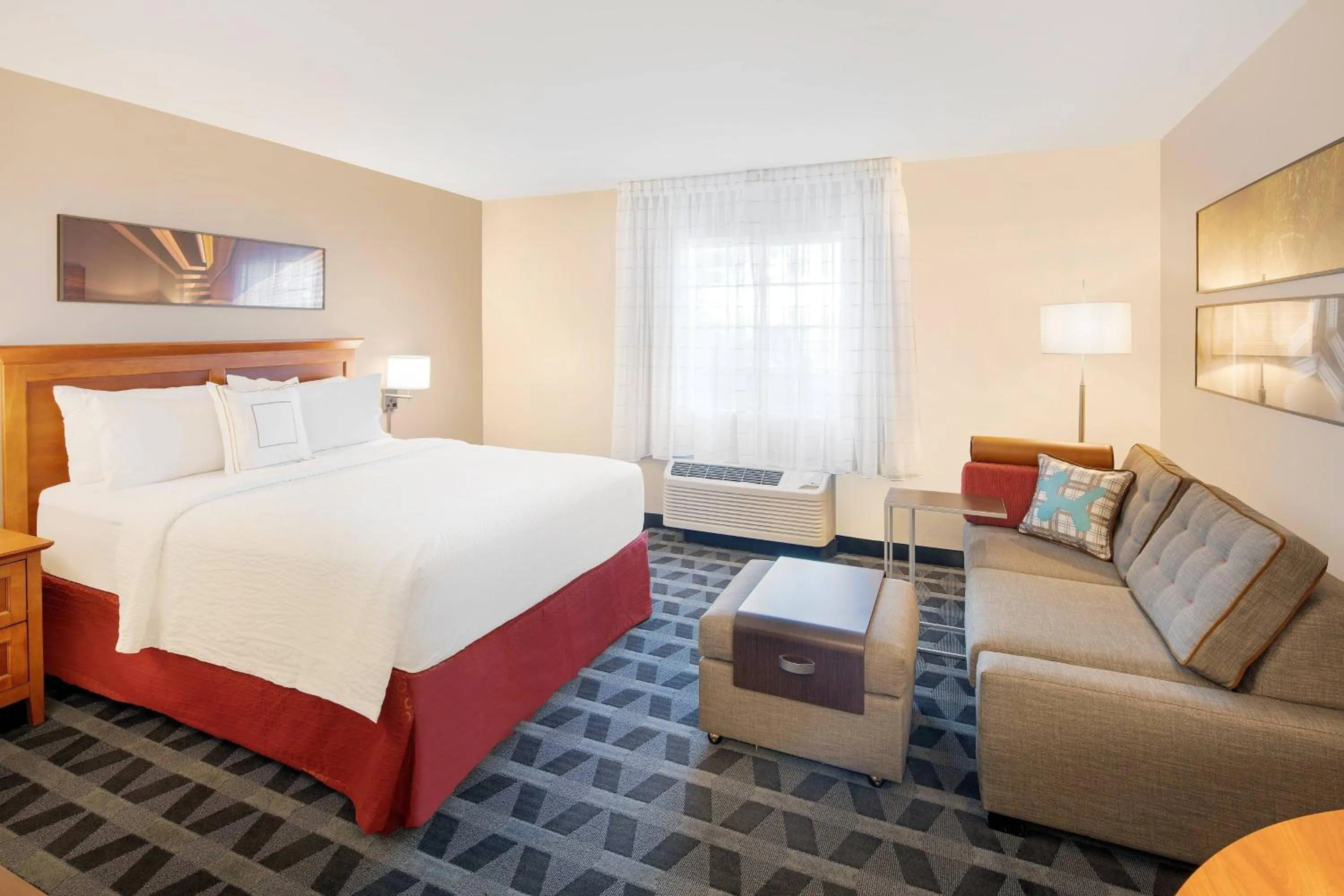 Photo of the whole room, Bed in TownePlace Suites by Marriott Bentonville Rogers