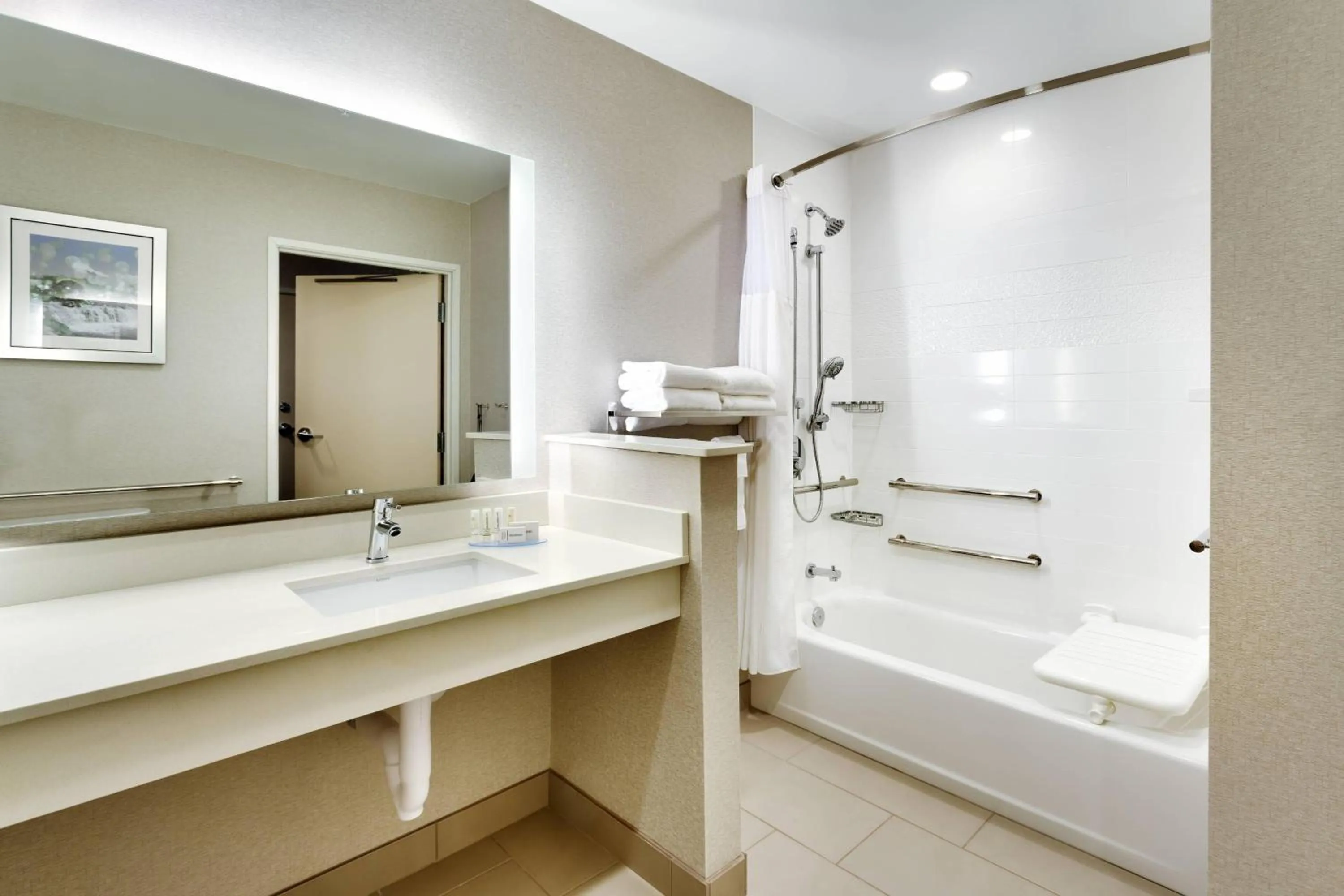 Bathroom in Fairfield Inn & Suites by Marriott Springfield North