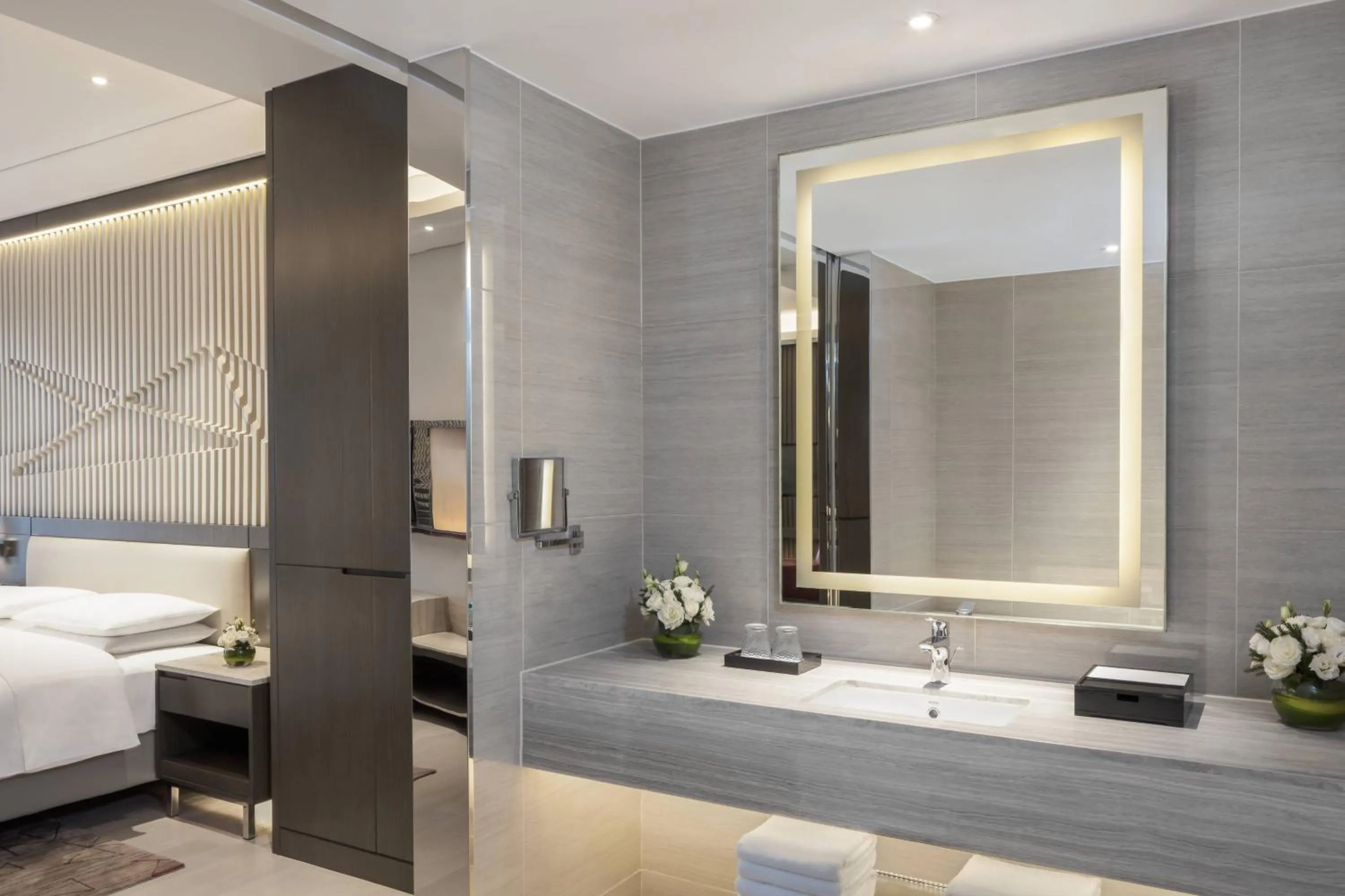 Bathroom, Bed in Courtyard by Marriott Tianjin Hongqiao