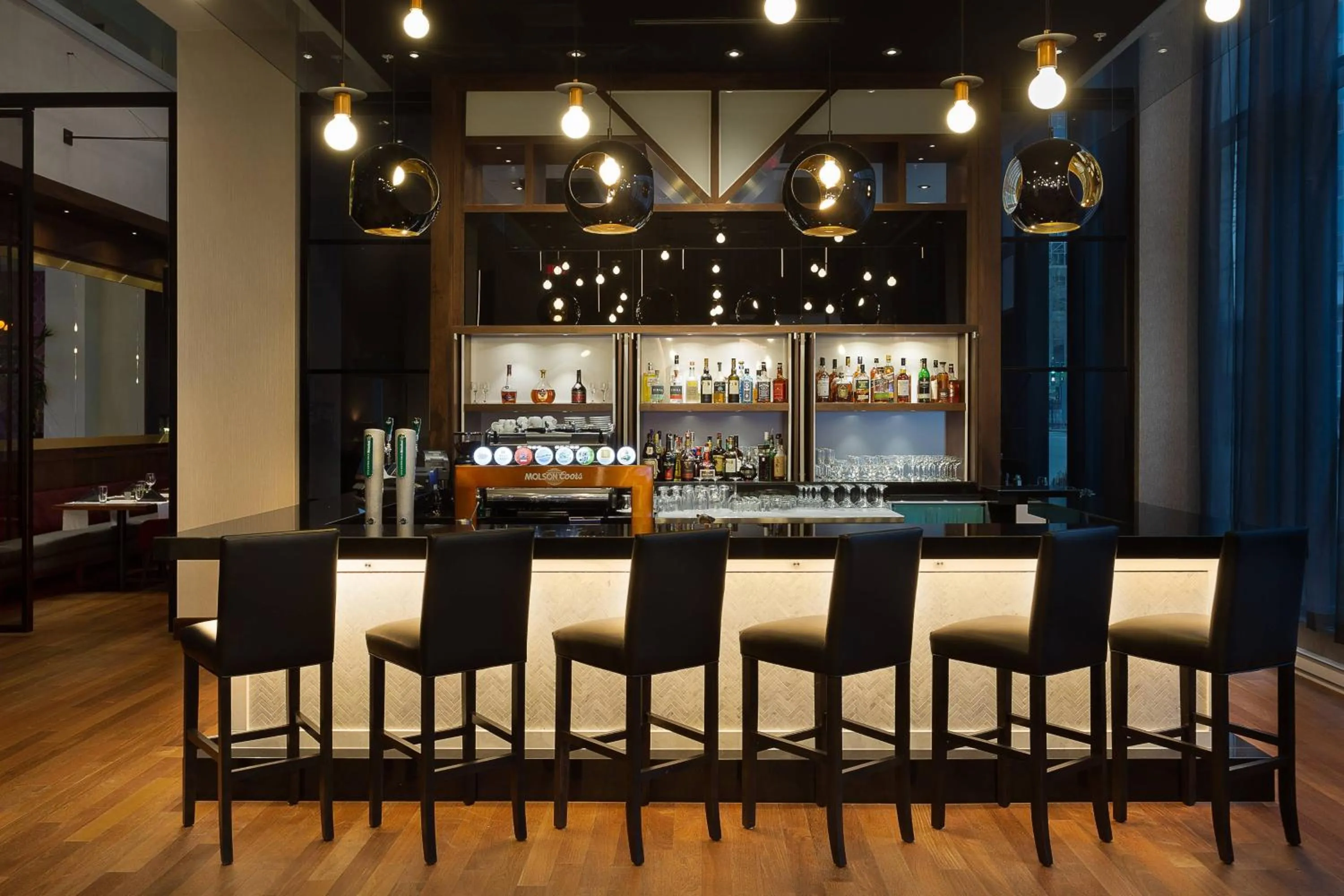 Lounge or bar in Hôtel AC Montréal Centre-ville